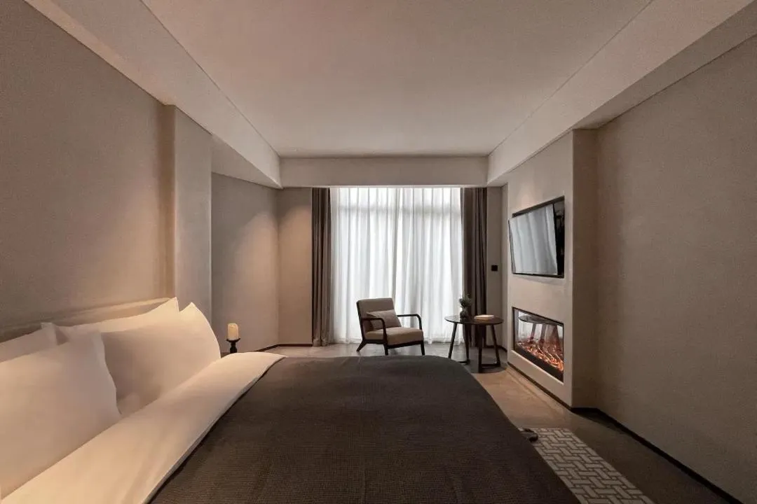 Bed in Phoenix Hall House Hotel