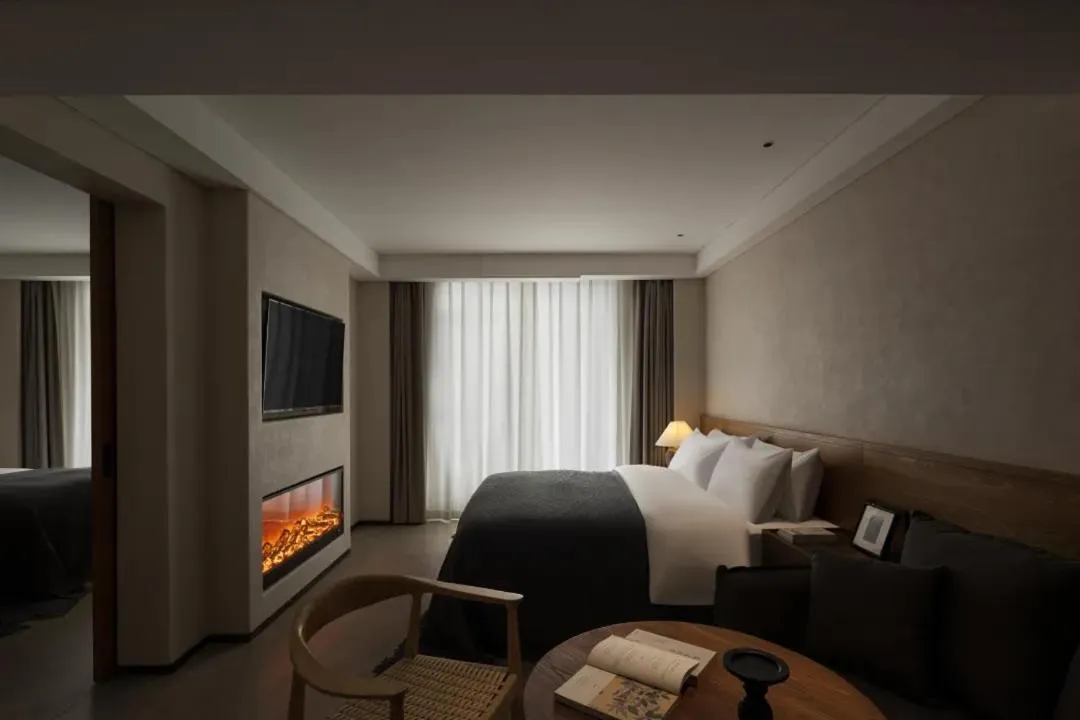 Bed in Phoenix Hall House Hotel