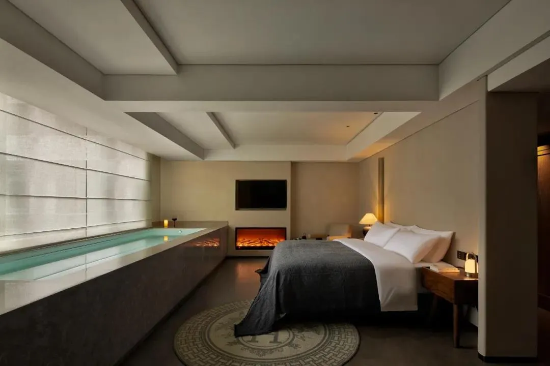 Photo of the whole room, Bed in Phoenix Hall House Hotel