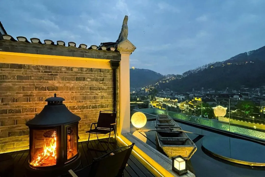 Night in Phoenix Hall House Hotel