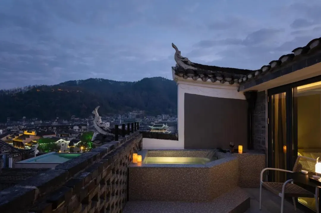 Night in Phoenix Hall House Hotel