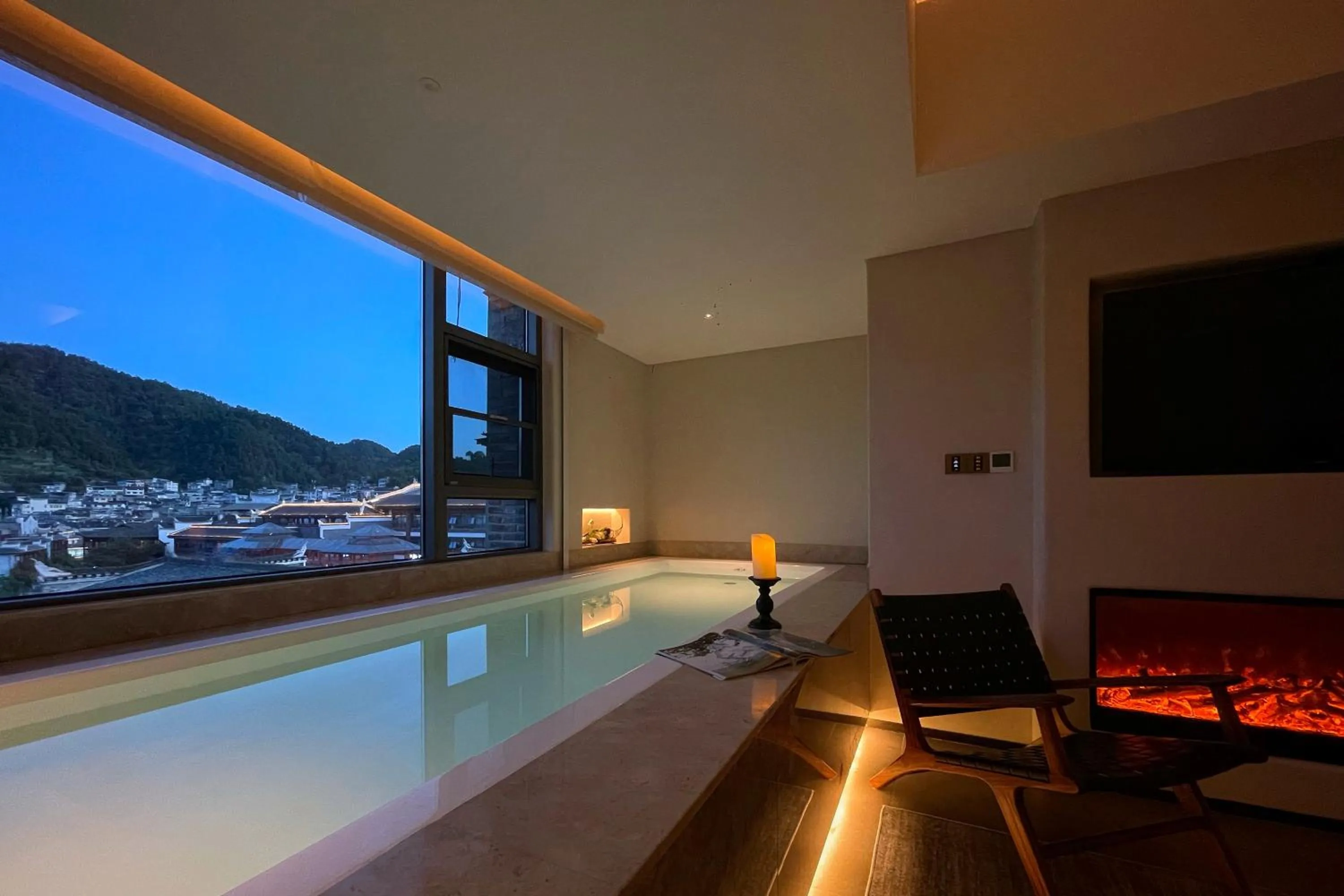 Night in Phoenix Hall House Hotel