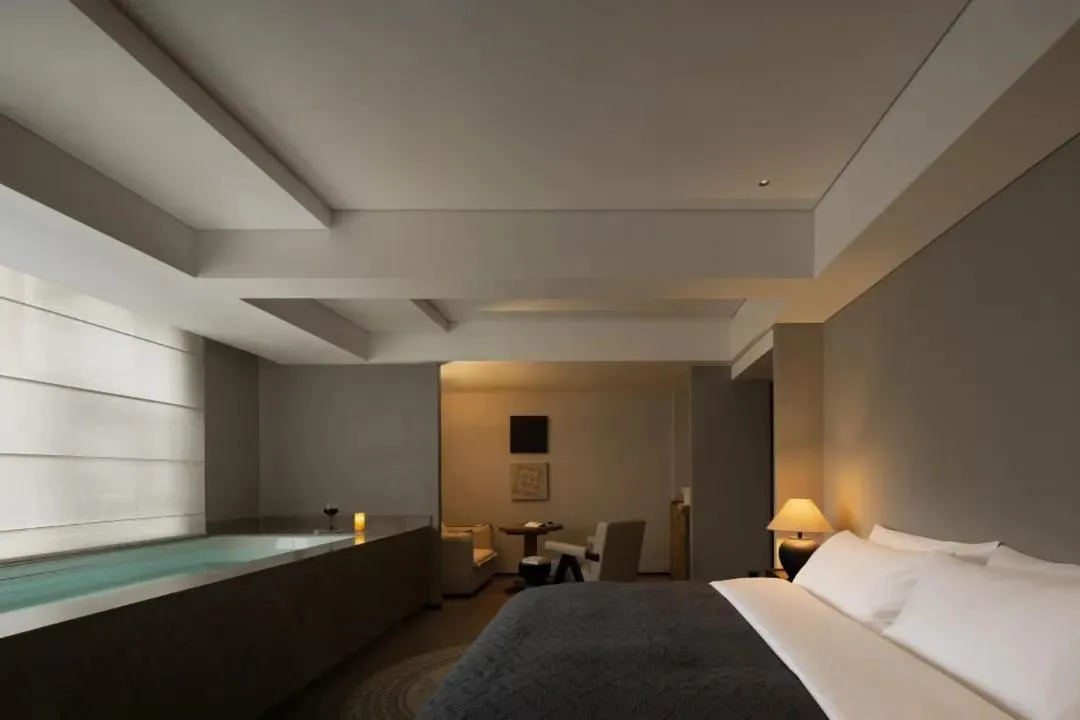 Bed in Phoenix Hall House Hotel