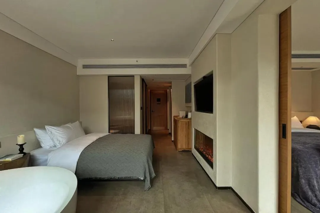 Bed in Phoenix Hall House Hotel