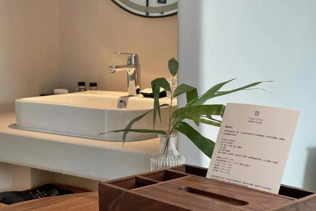 Bathroom in Phoenix Hall House Hotel