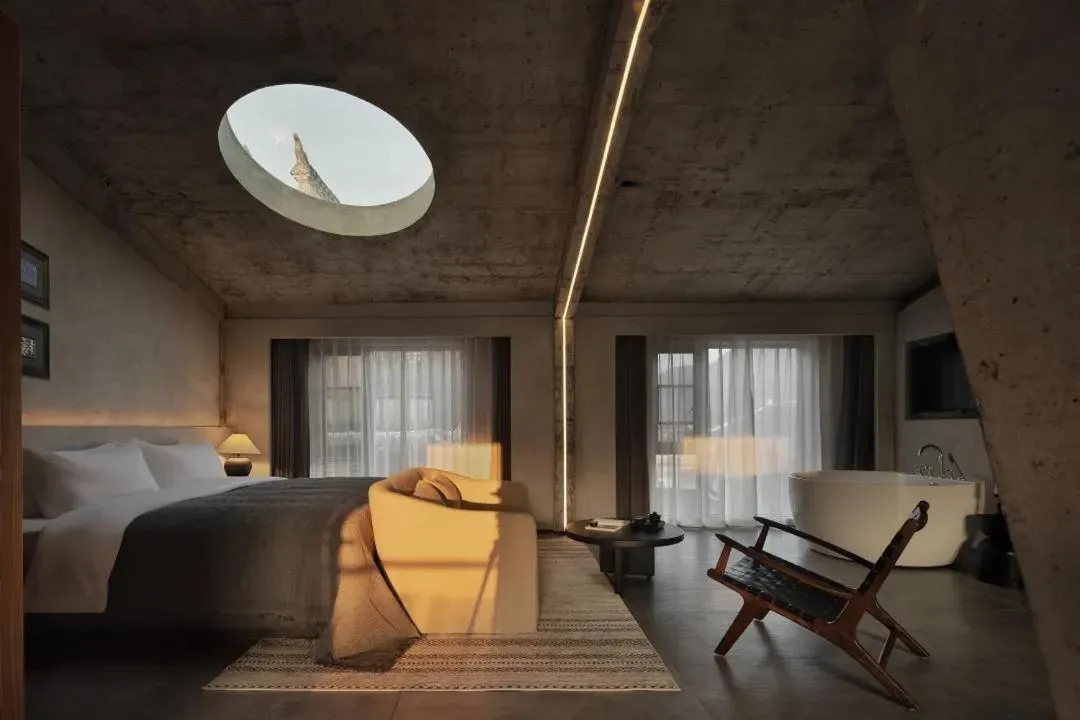 Bed in Phoenix Hall House Hotel