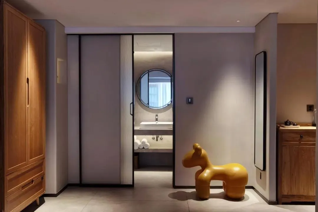 Toilet in Phoenix Hall House Hotel