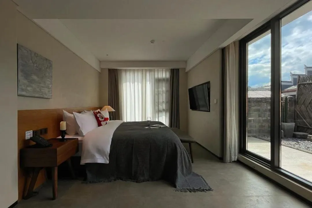 Balcony/Terrace, Bed in Phoenix Hall House Hotel