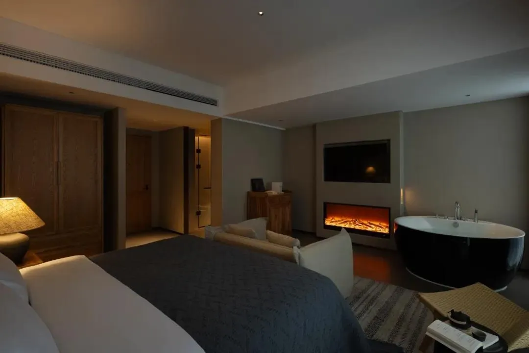 Bed in Phoenix Hall House Hotel