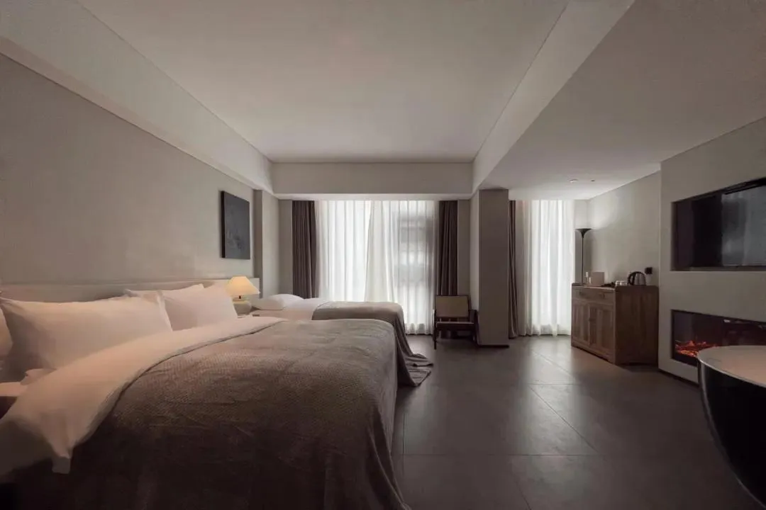 Bed in Phoenix Hall House Hotel