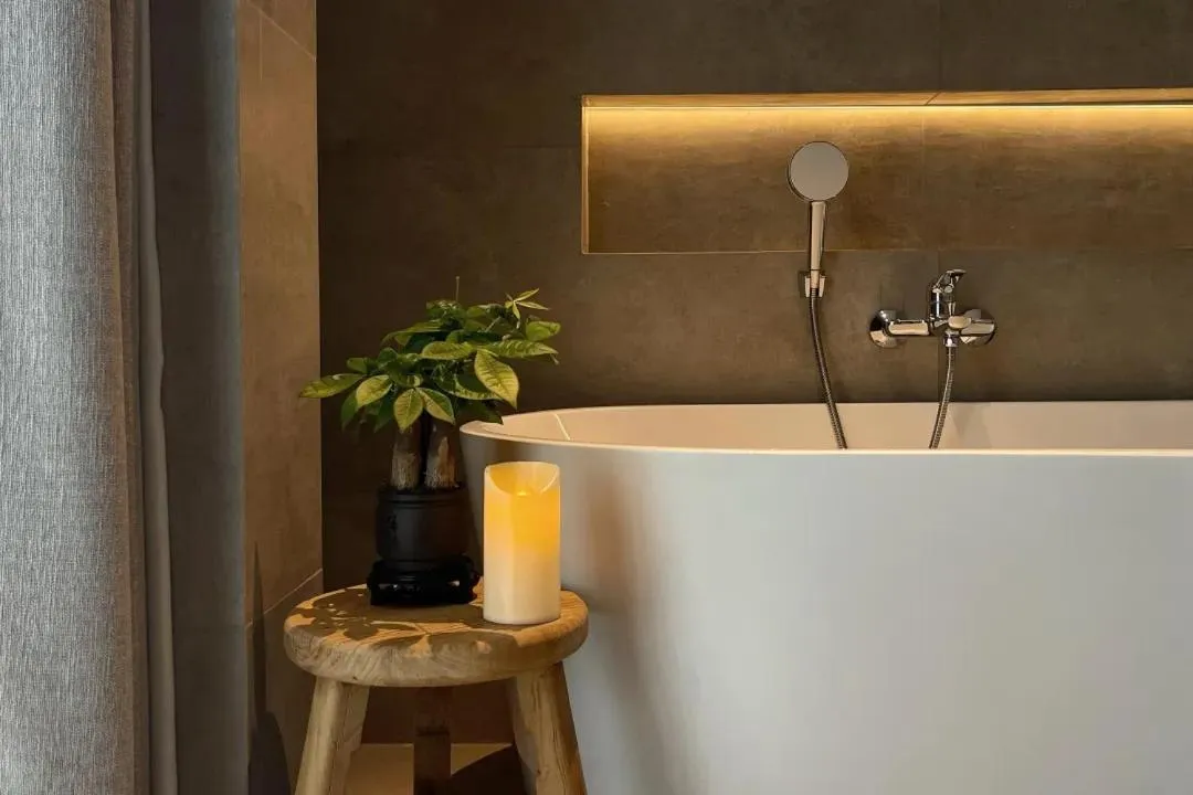 Bath in Phoenix Hall House Hotel