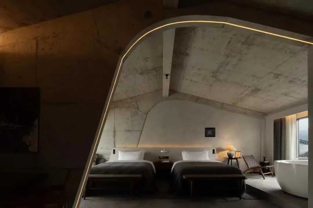 Bed in Phoenix Hall House Hotel