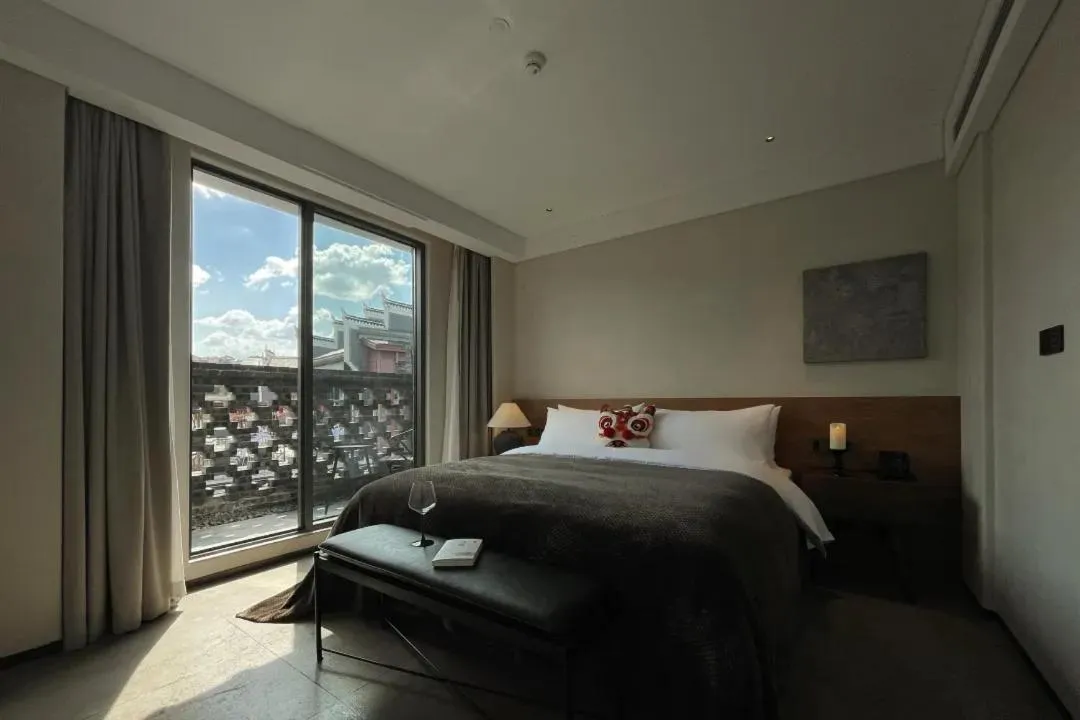 Bed in Phoenix Hall House Hotel