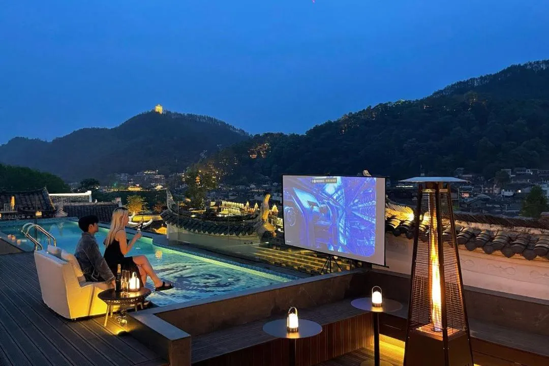 Night in Phoenix Hall House Hotel