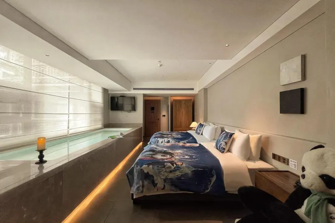 Bed in Phoenix Hall House Hotel