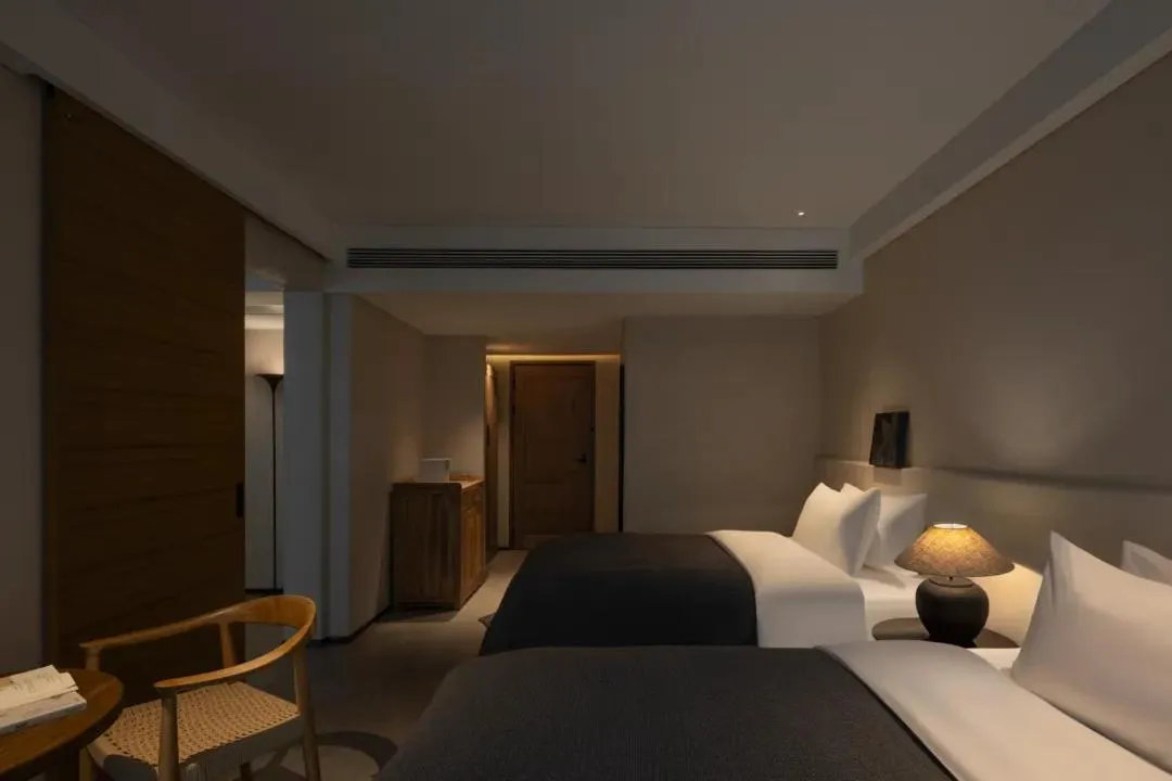 Bed in Phoenix Hall House Hotel