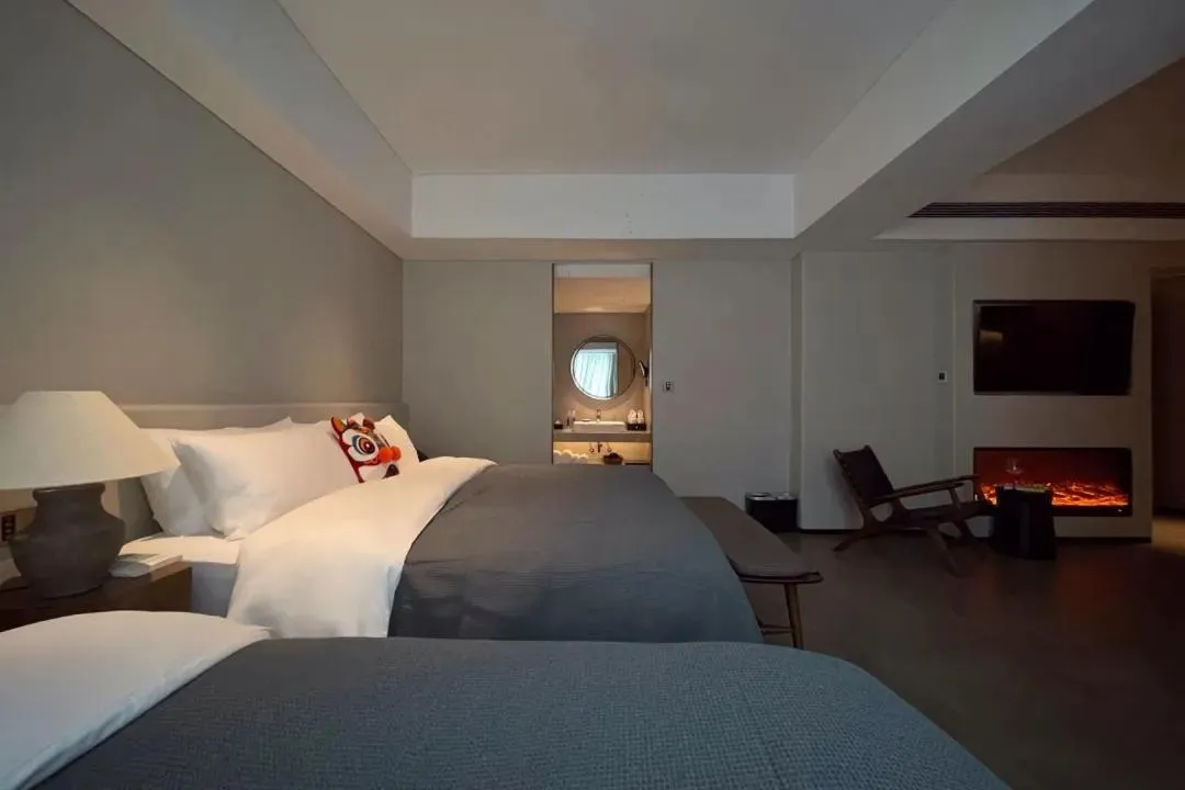 Bed in Phoenix Hall House Hotel