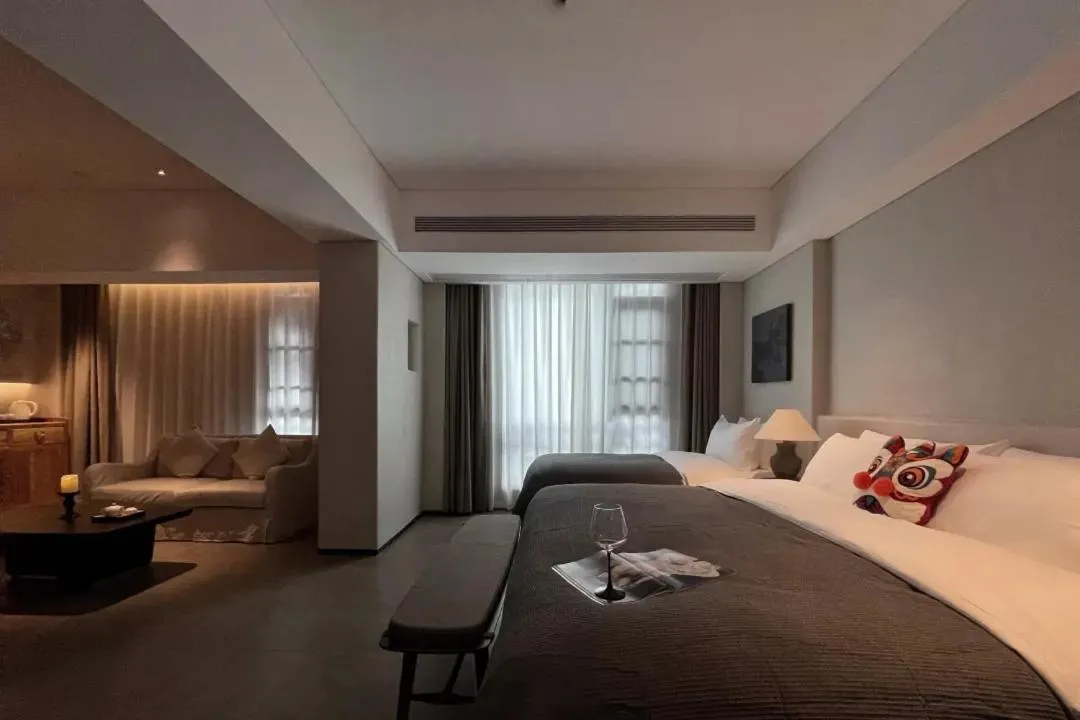 Bed in Phoenix Hall House Hotel