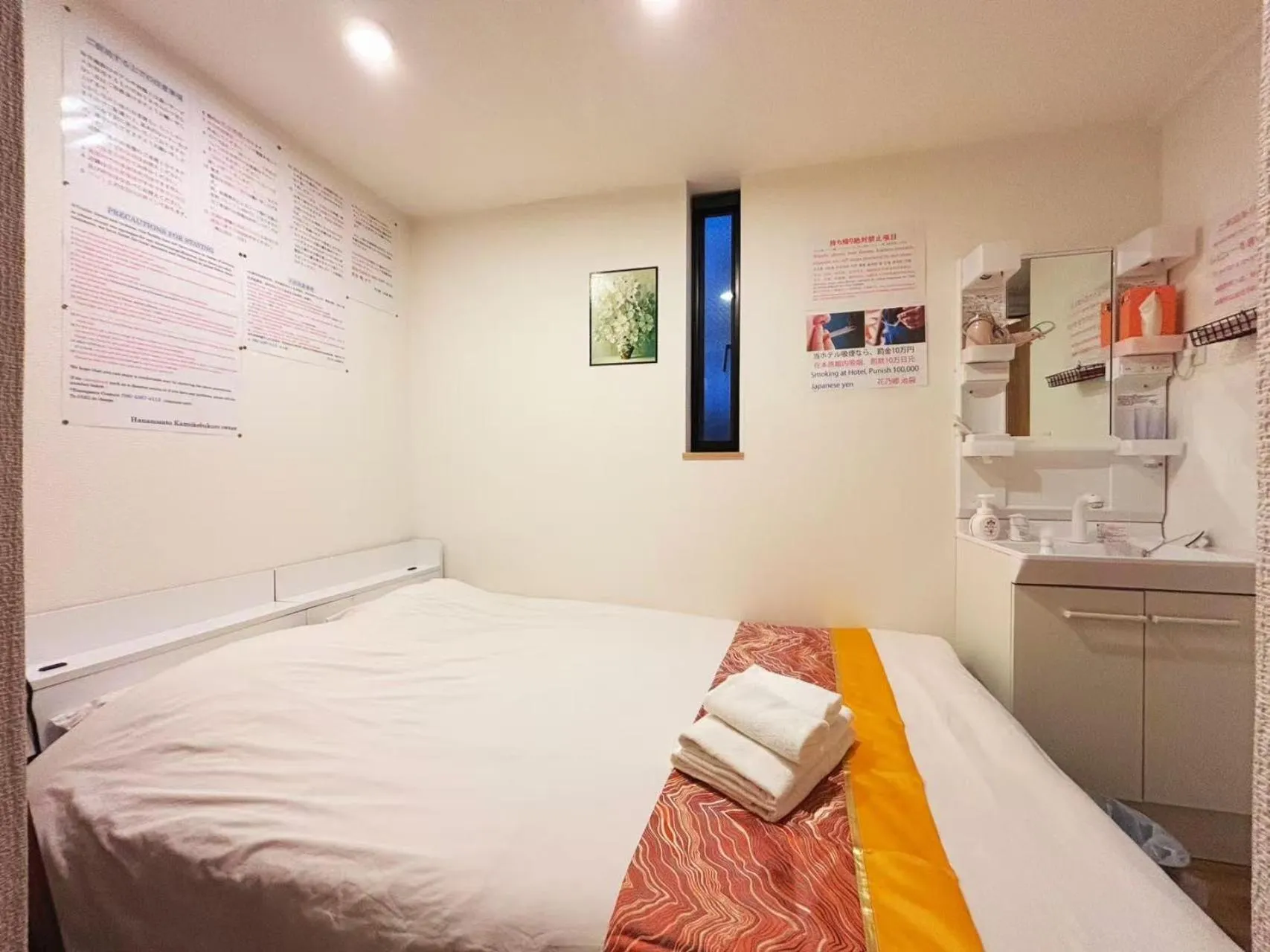 Bed in Hananosato Hotel 池袋本店