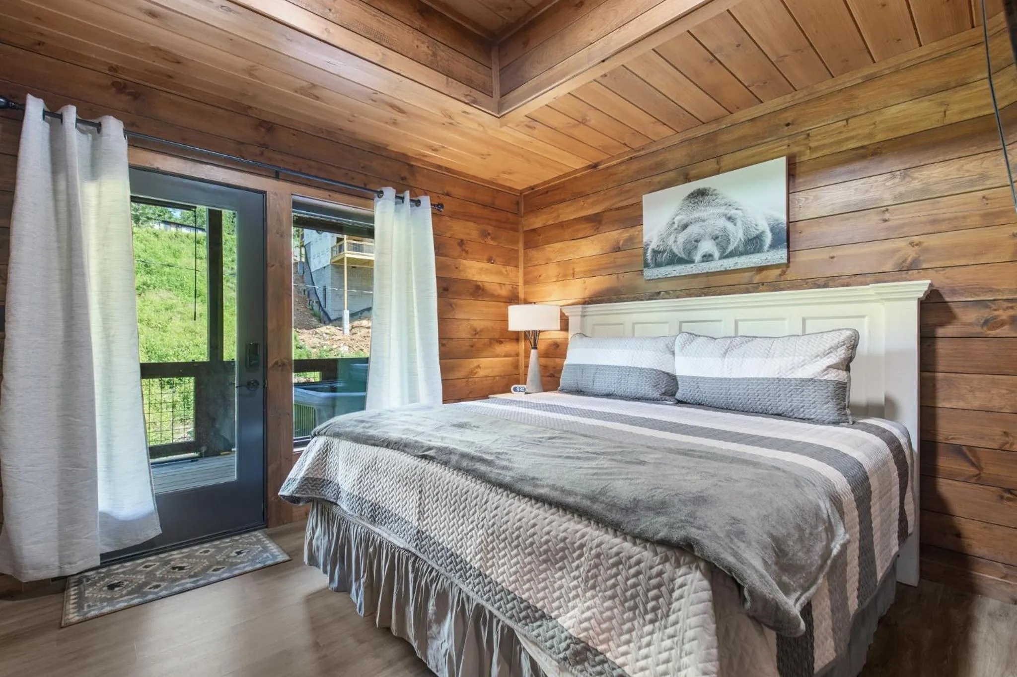 Property building, Bed in Hillside Retreat