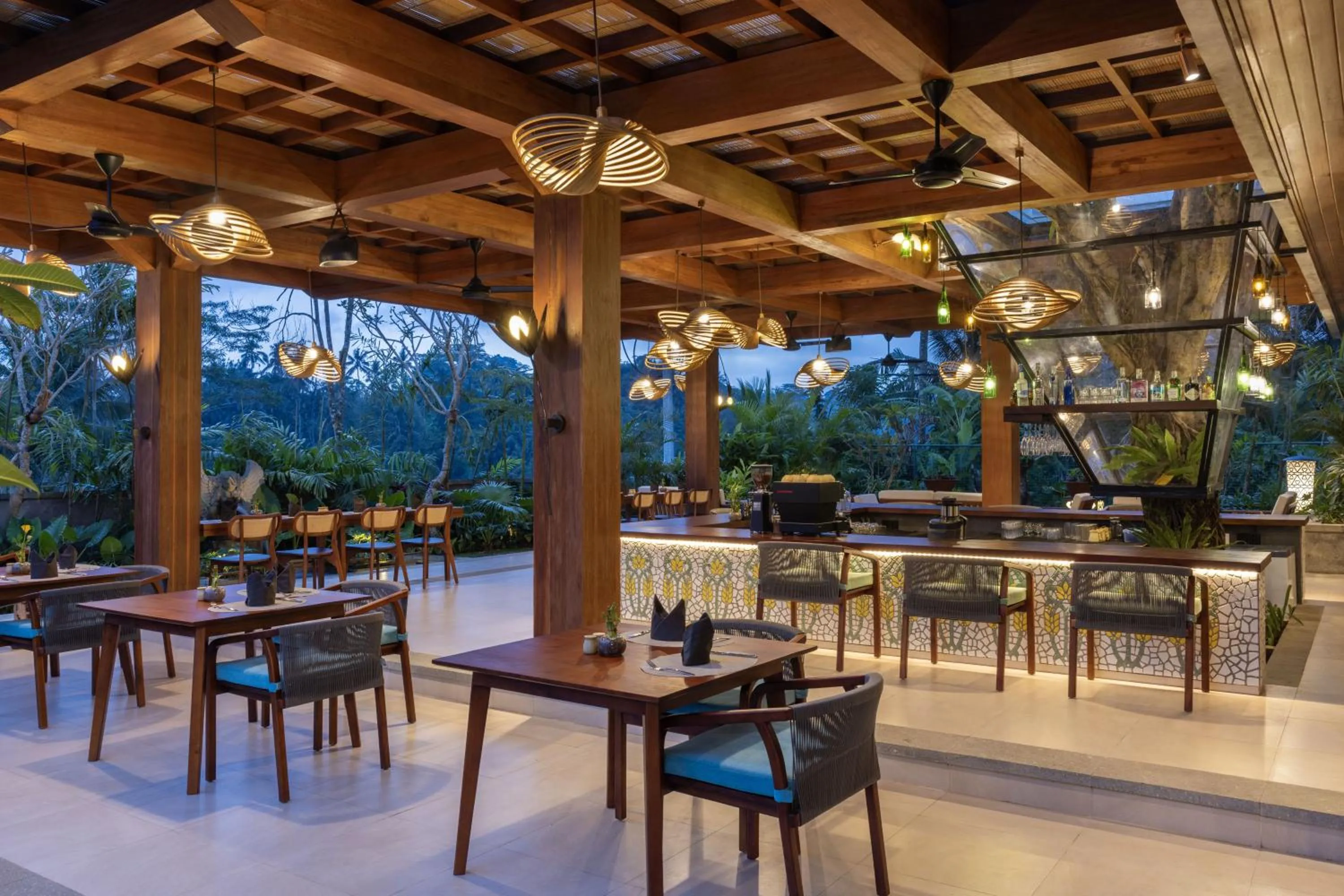 Restaurant/places to eat in Inara Alas Harum