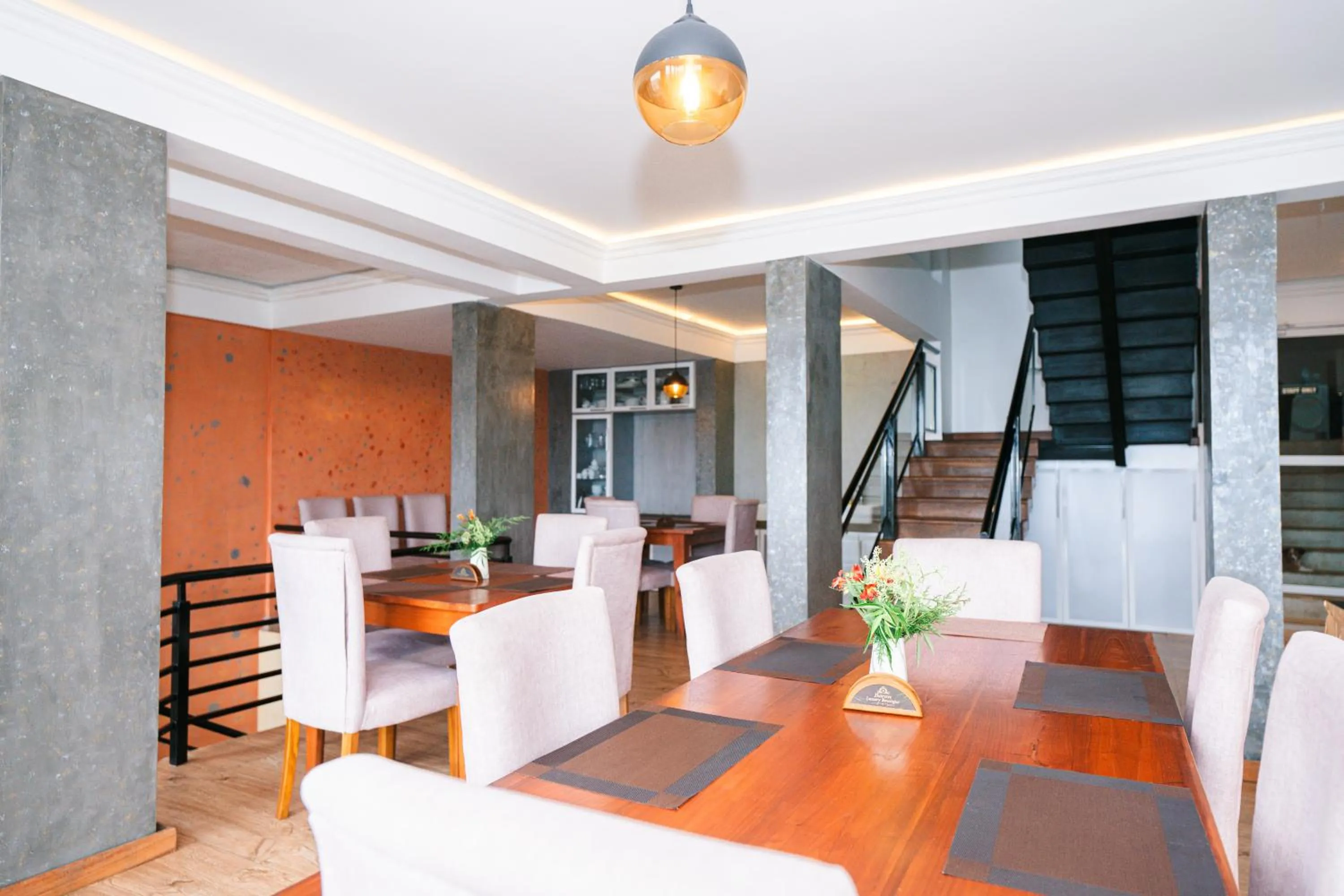 Restaurant/places to eat in Baron Luxury Boutique