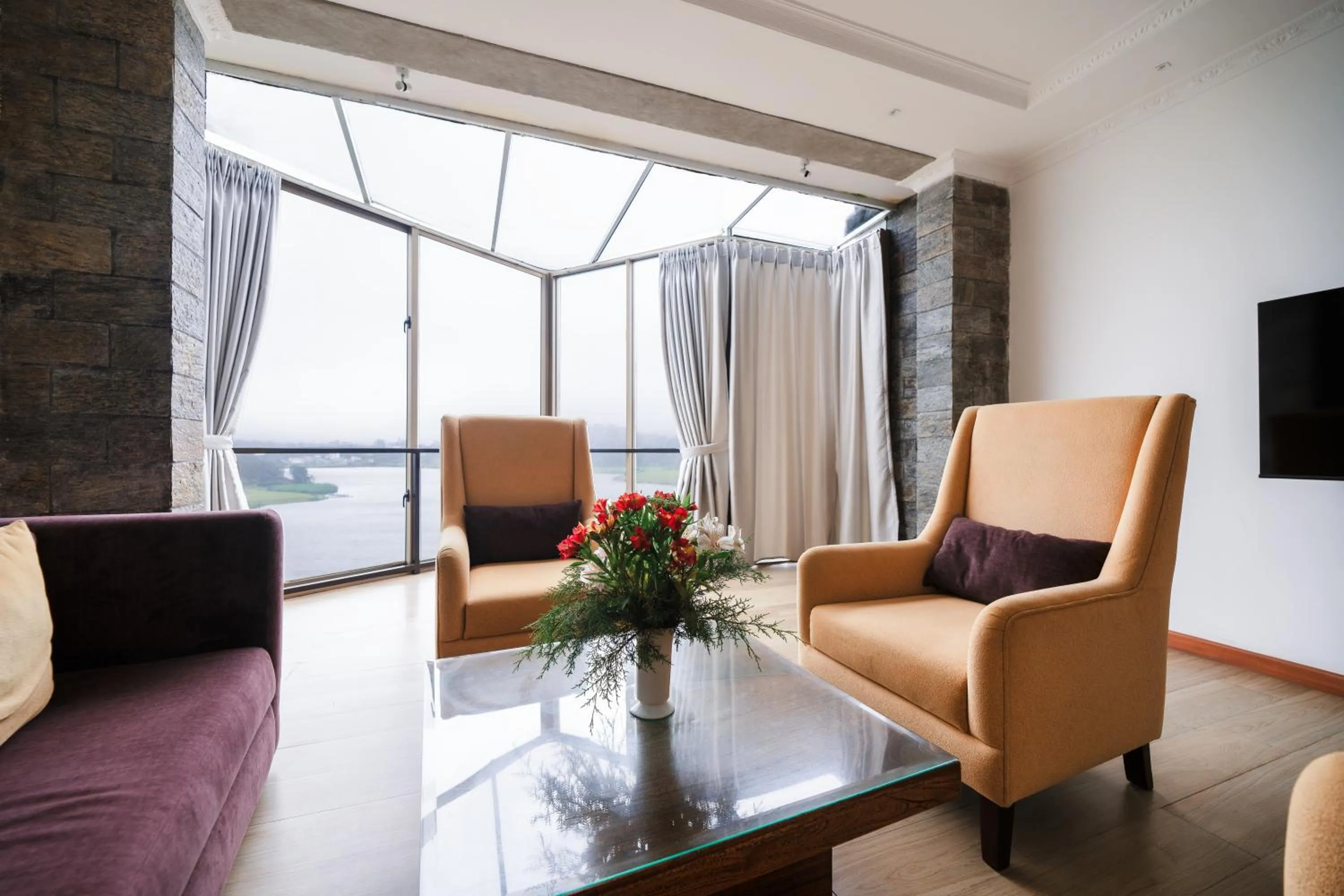 TV and multimedia in Baron Luxury Boutique