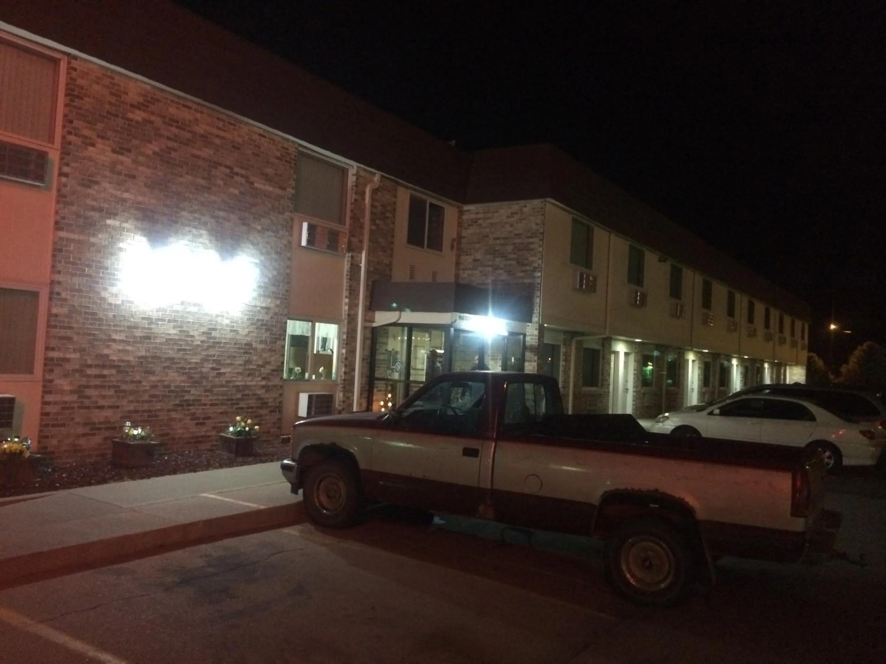 Facade/entrance in Island Inn