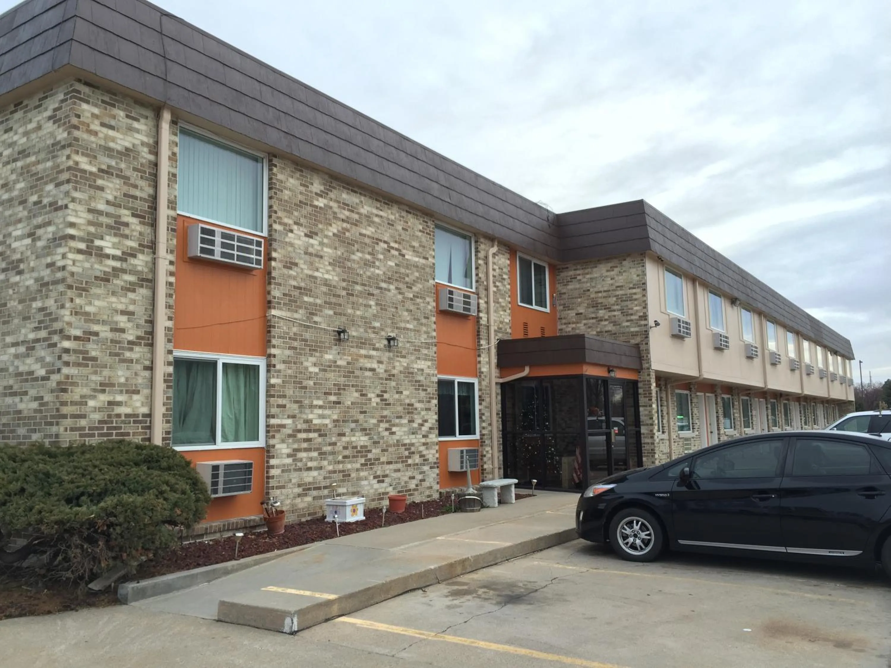 Property building in Island Inn