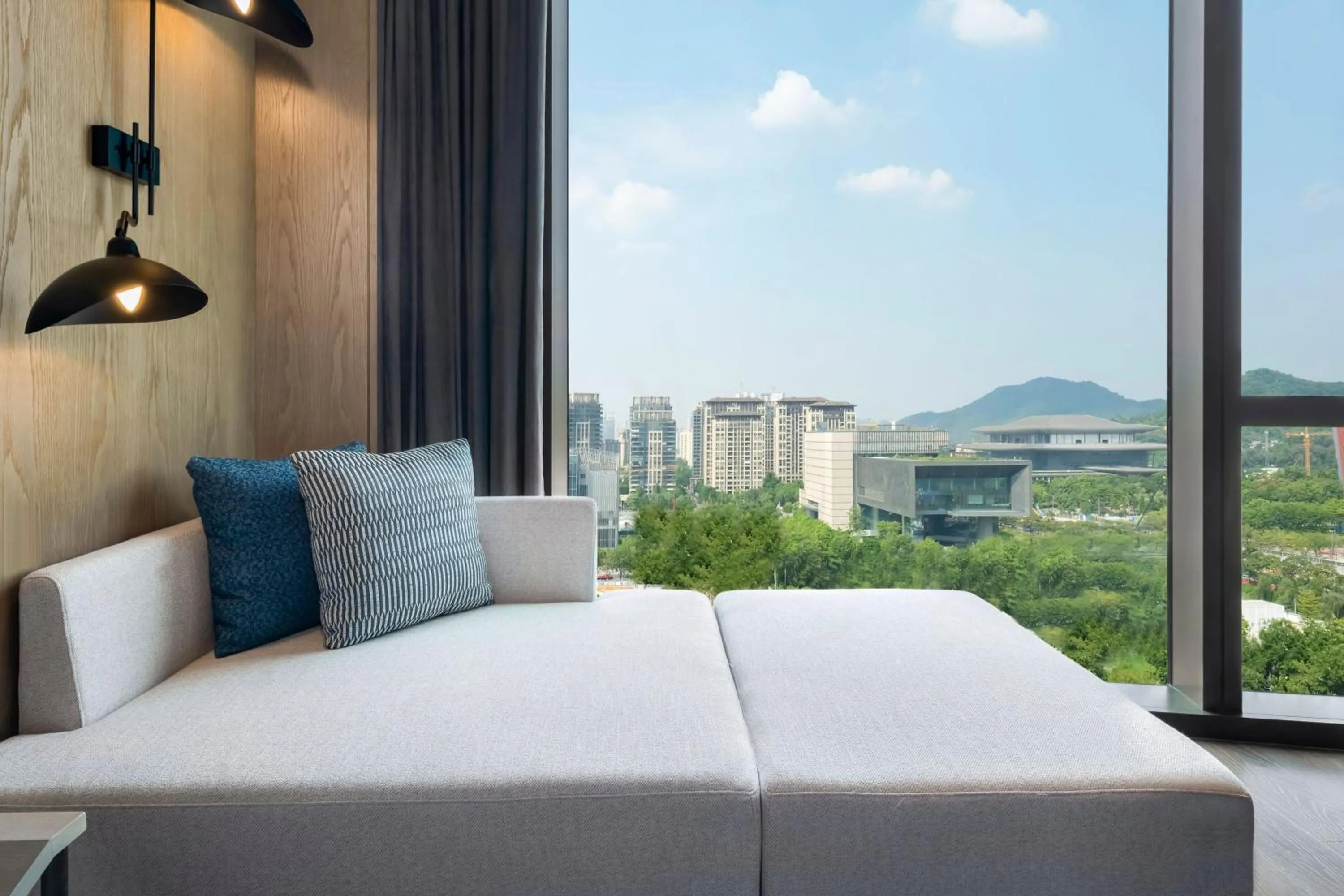 Photo of the whole room, Bed in Four Points by Sheraton Guangzhou, Baiyun