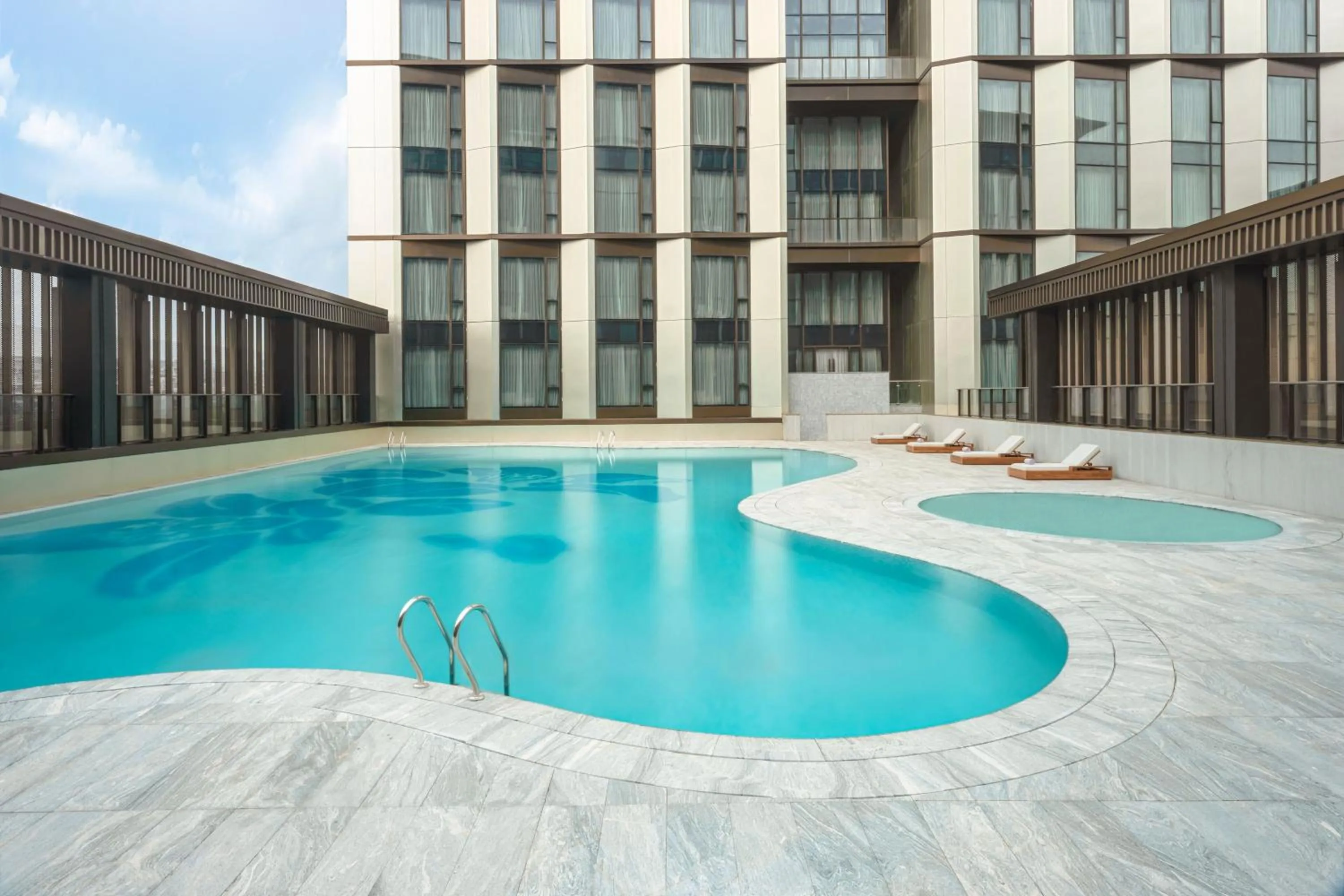 Swimming pool in Four Points by Sheraton Guangzhou, Baiyun