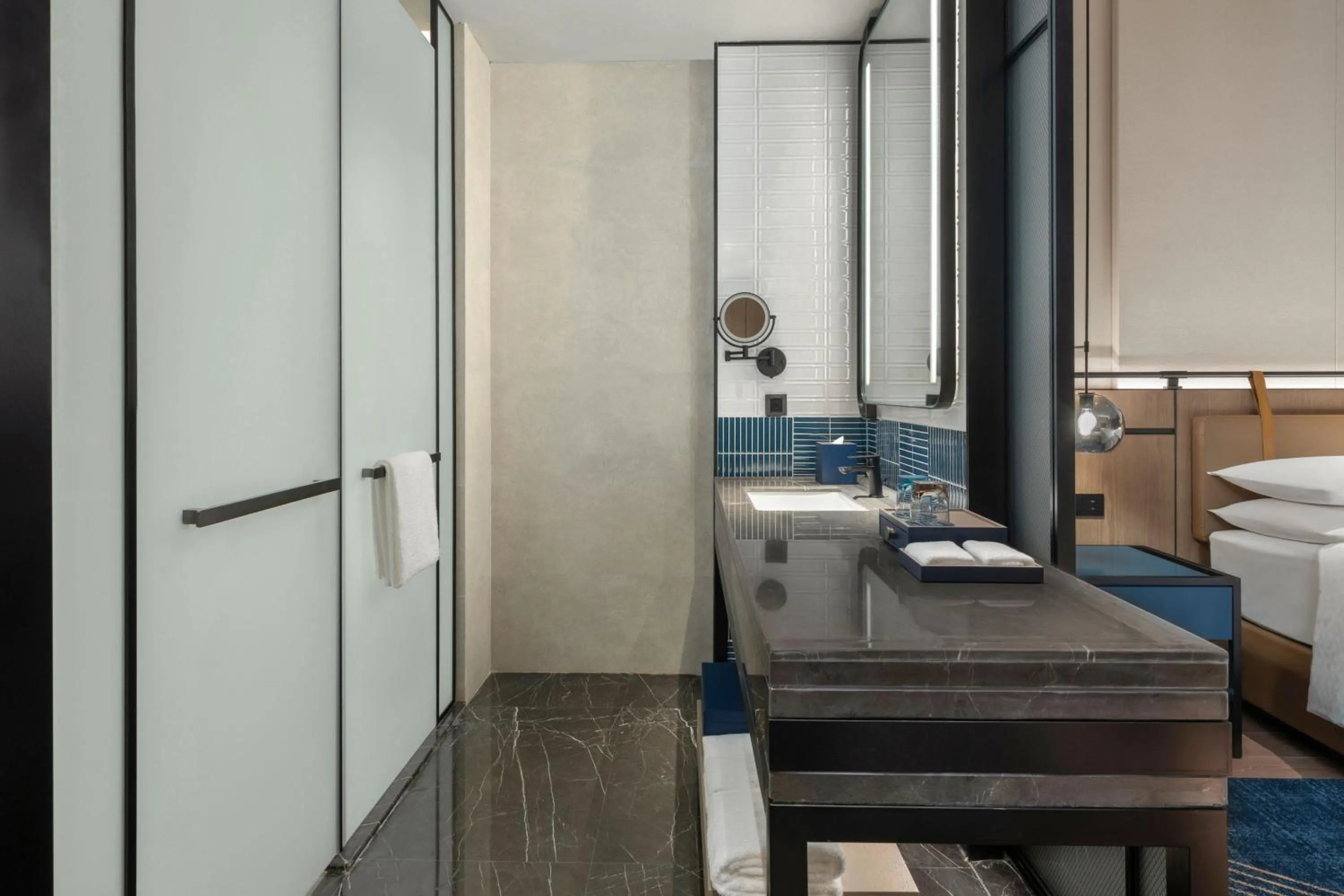 Bathroom, Bed in Four Points by Sheraton Guangzhou, Baiyun