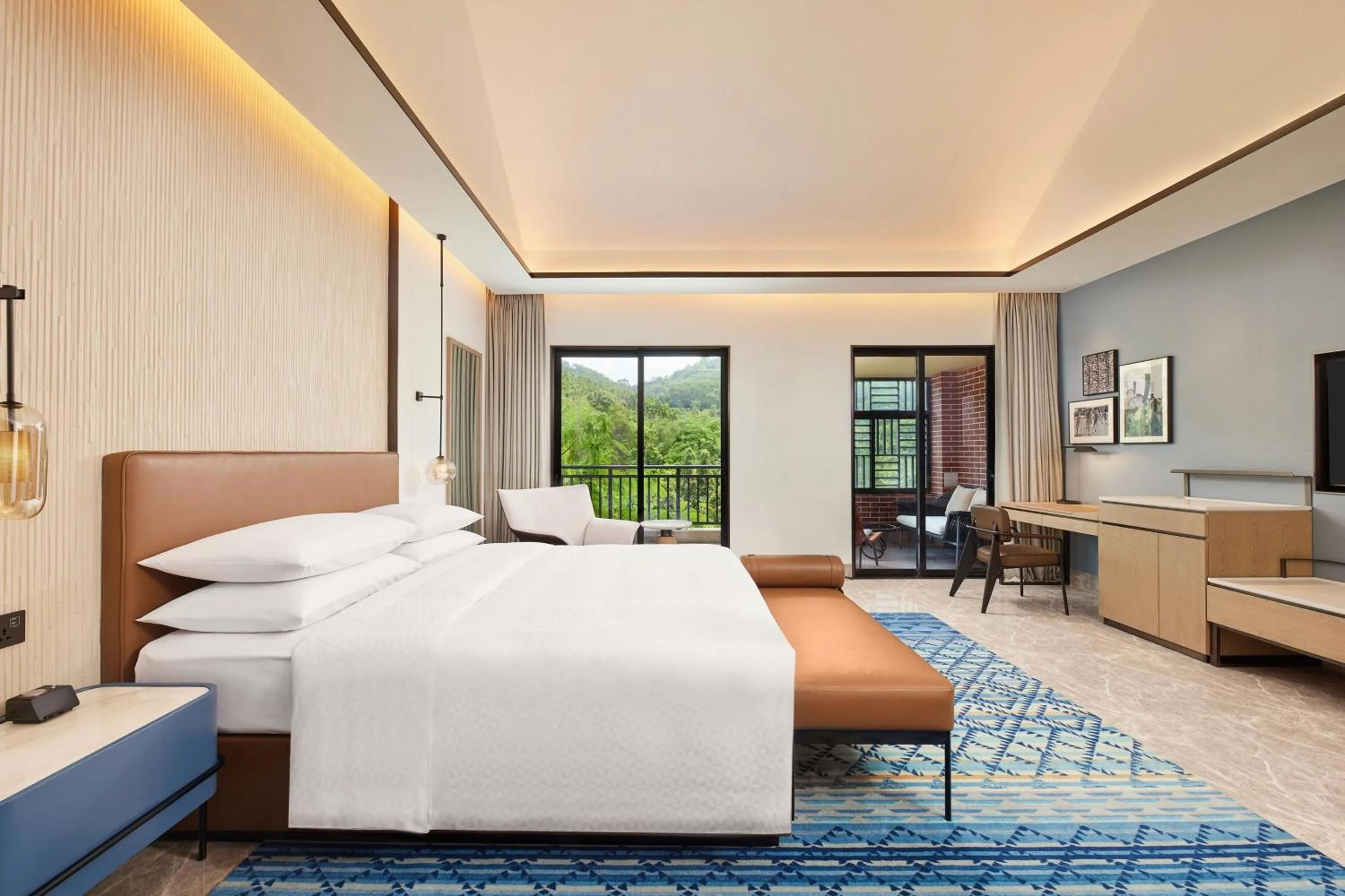 Photo of the whole room, Bed in Four Points by Sheraton Hainan, Qiongzhong