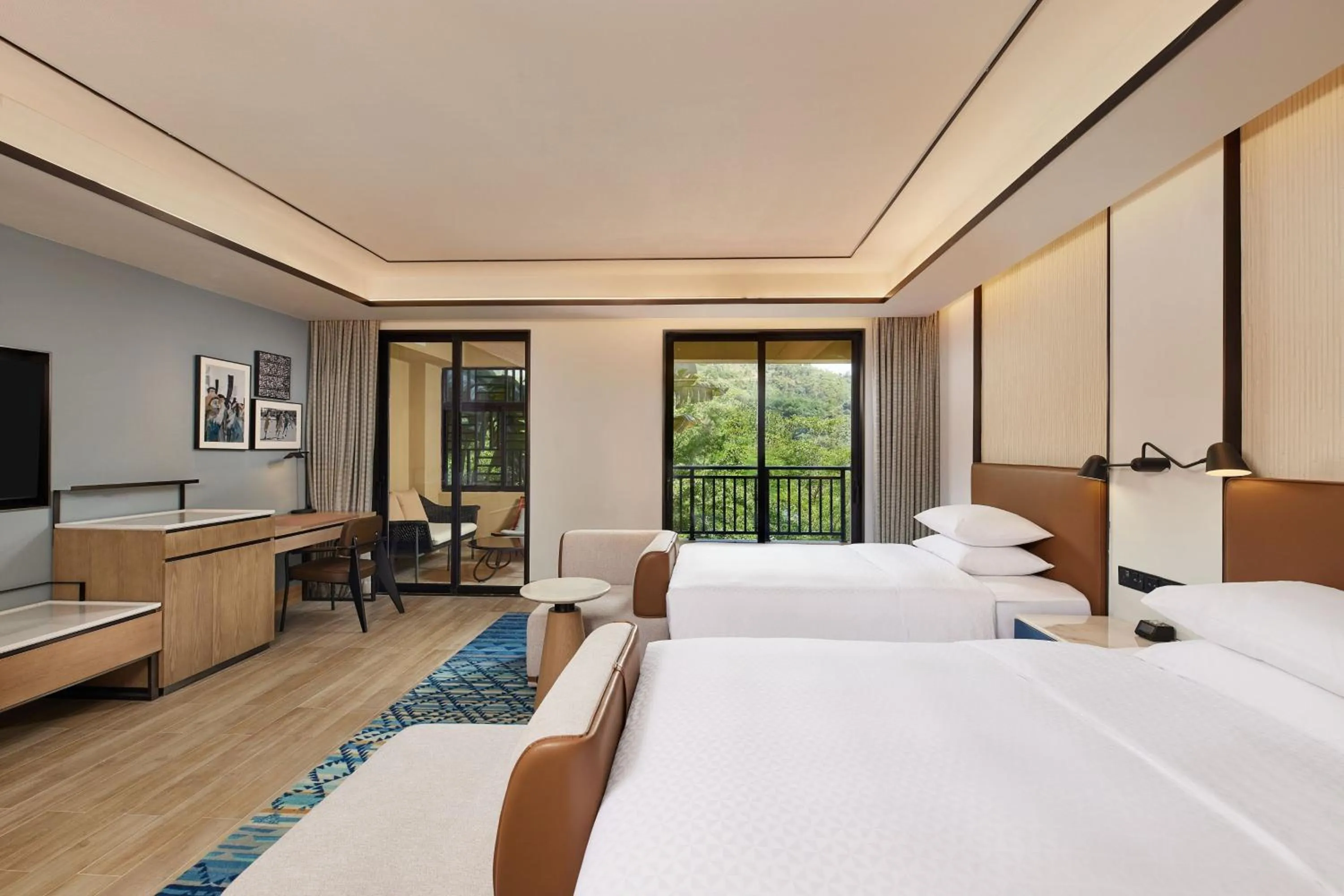 Photo of the whole room, Bed in Four Points by Sheraton Hainan, Qiongzhong