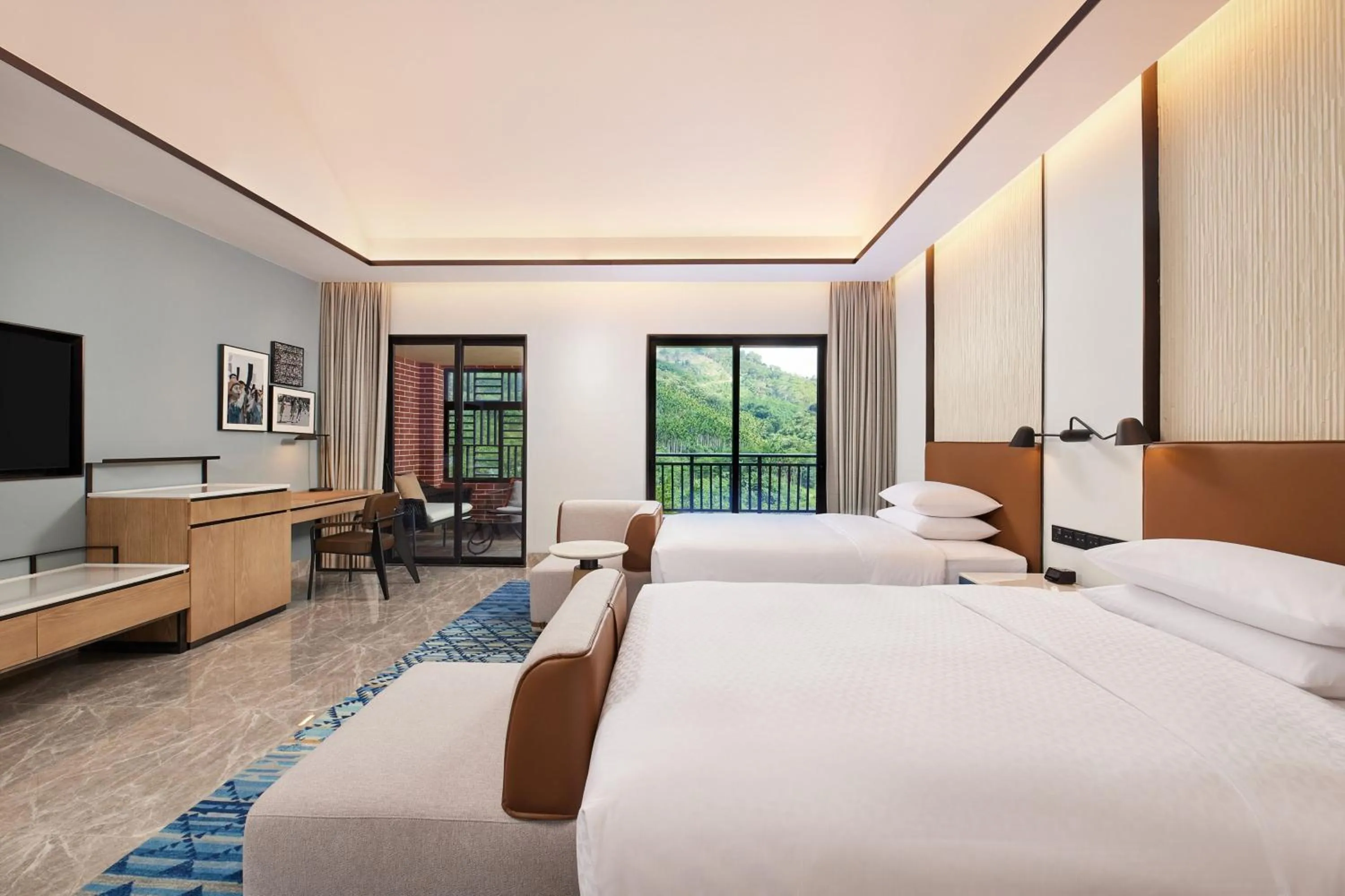 Photo of the whole room, Bed in Four Points by Sheraton Hainan, Qiongzhong