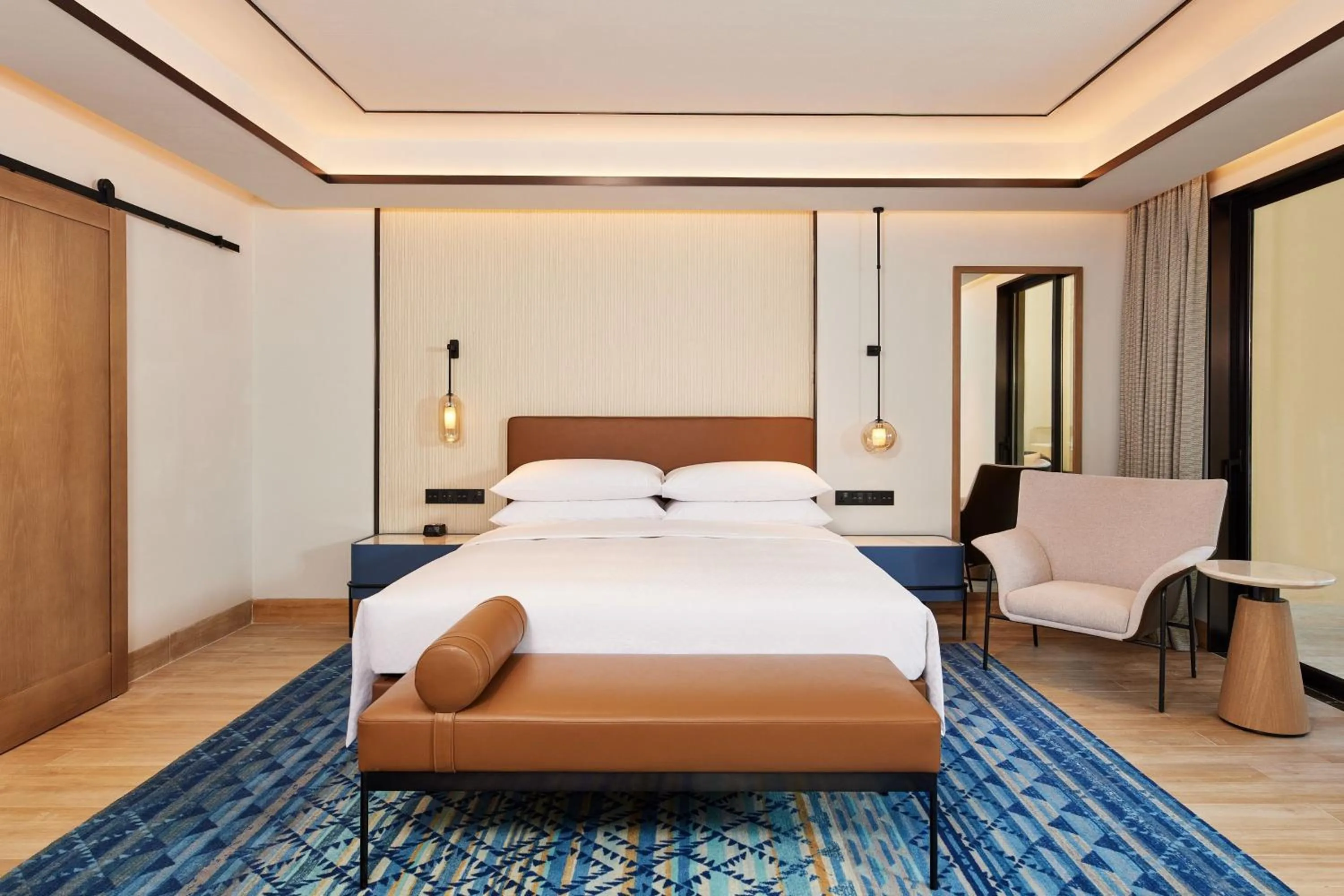 Photo of the whole room, Bed in Four Points by Sheraton Hainan, Qiongzhong