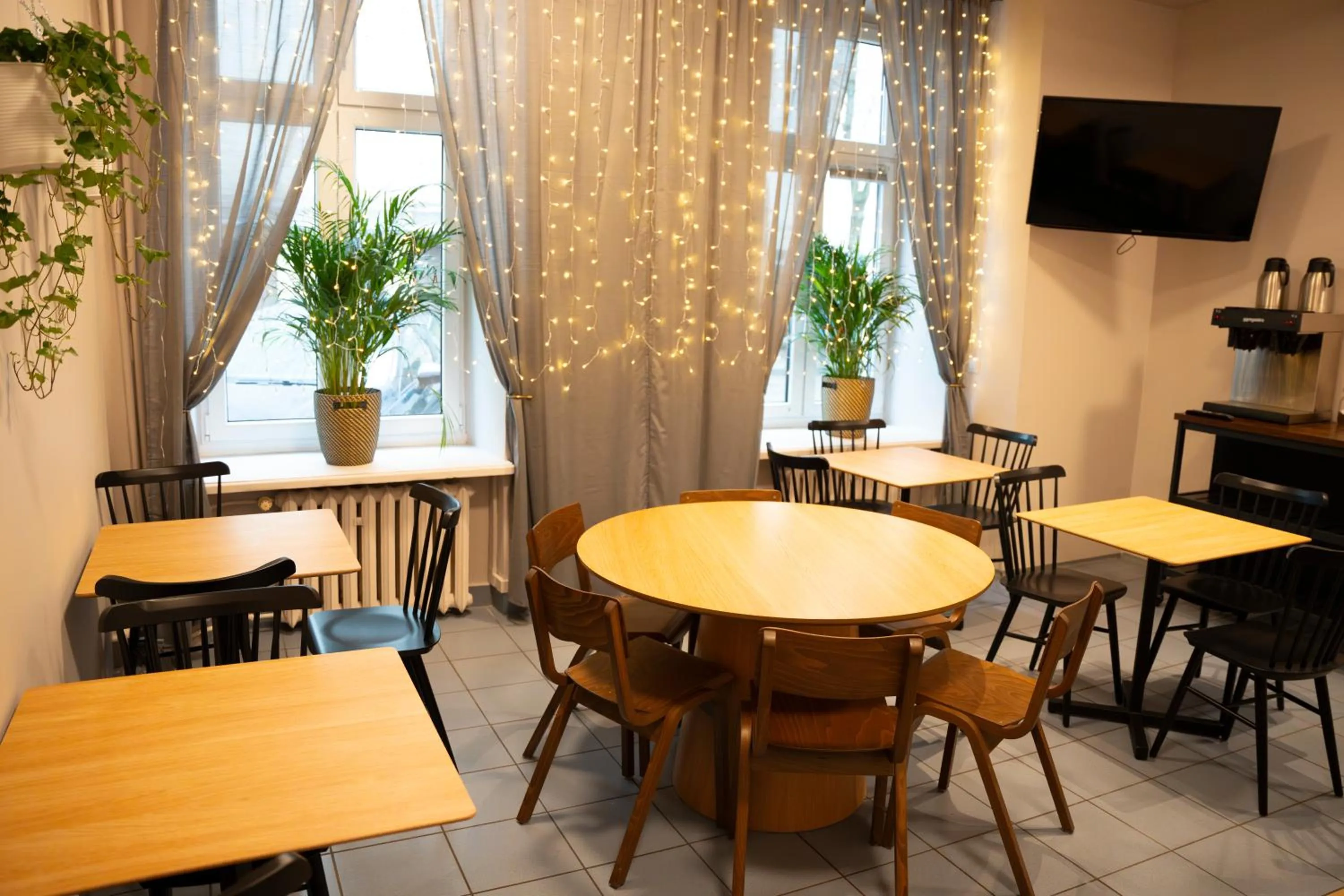 Communal lounge/ TV room in Hostel H360 - dawniej Hotelik Relax