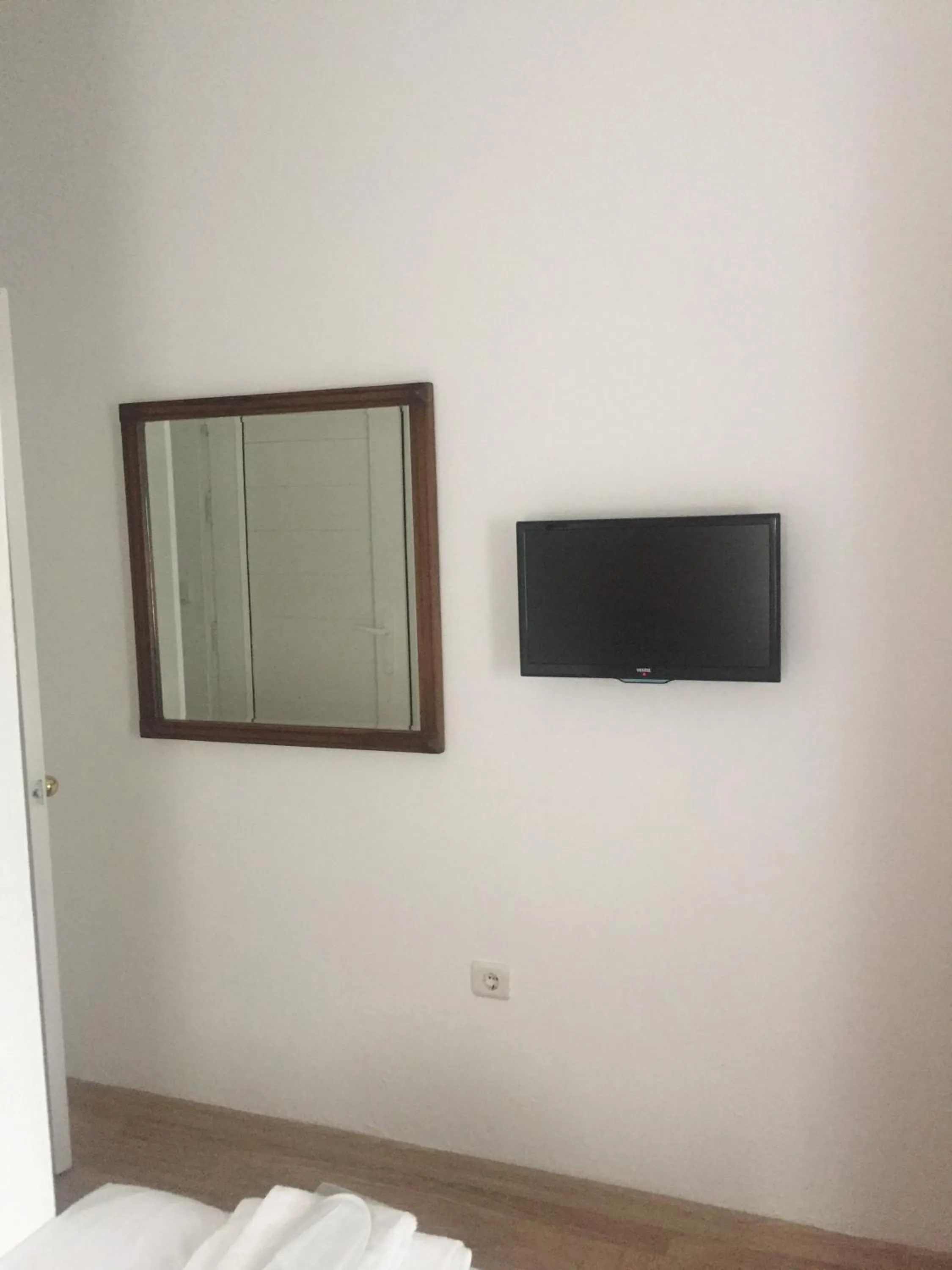 TV and multimedia in Tay Pansiyon