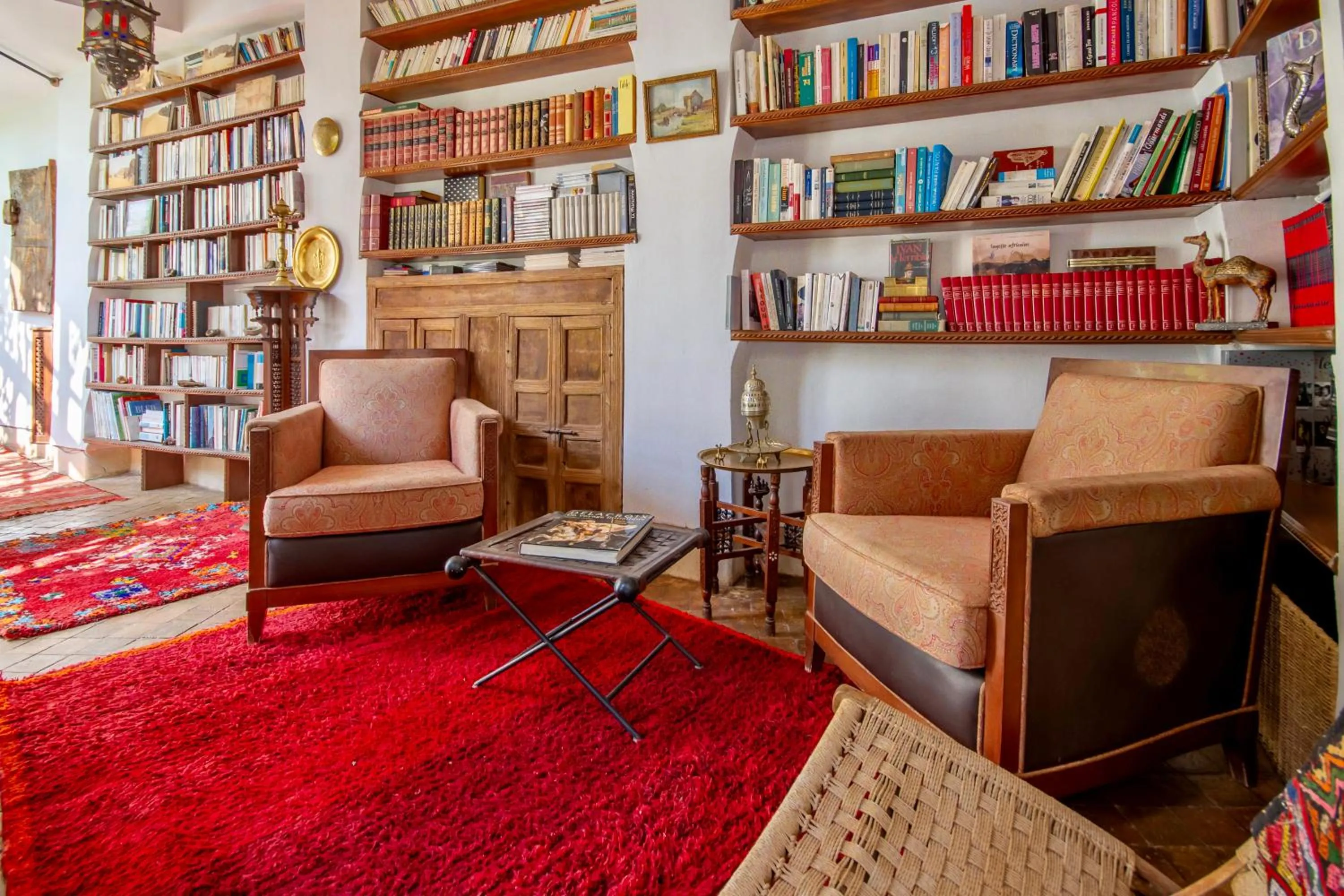 Library in Riad Dombaraka