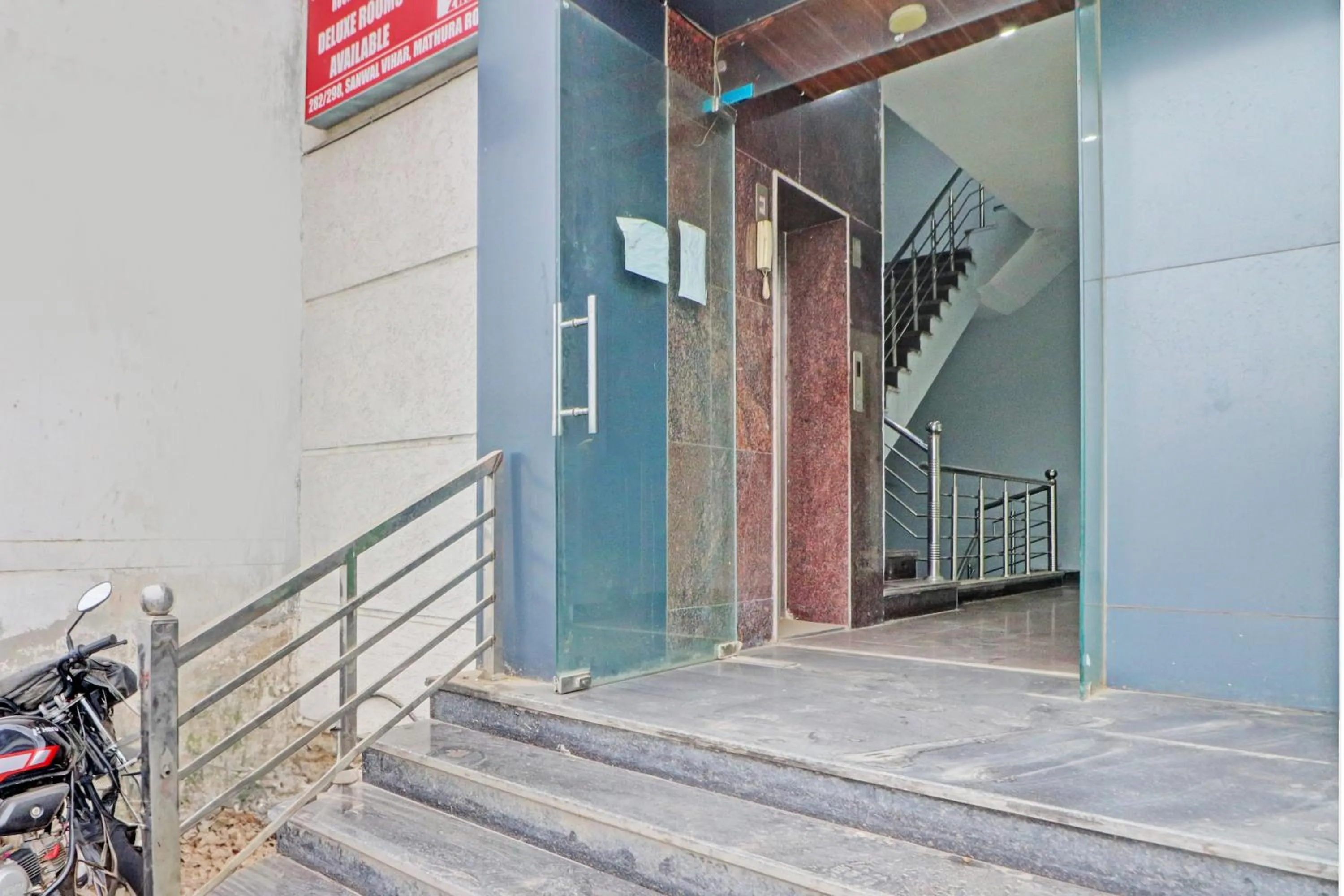 Facade/entrance in Grand Townhouse
