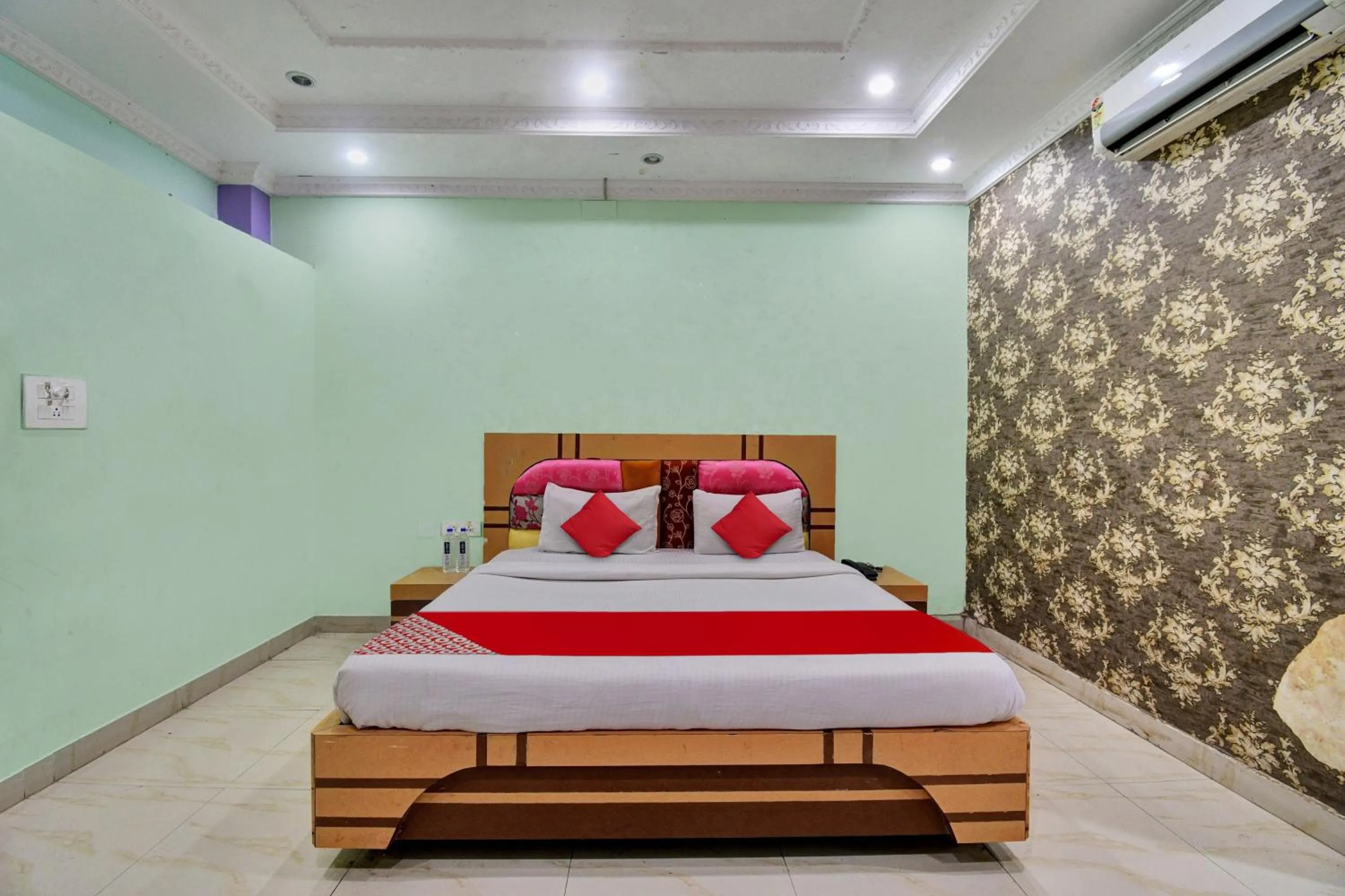 Bedroom in Hotel O Hi Days Inn