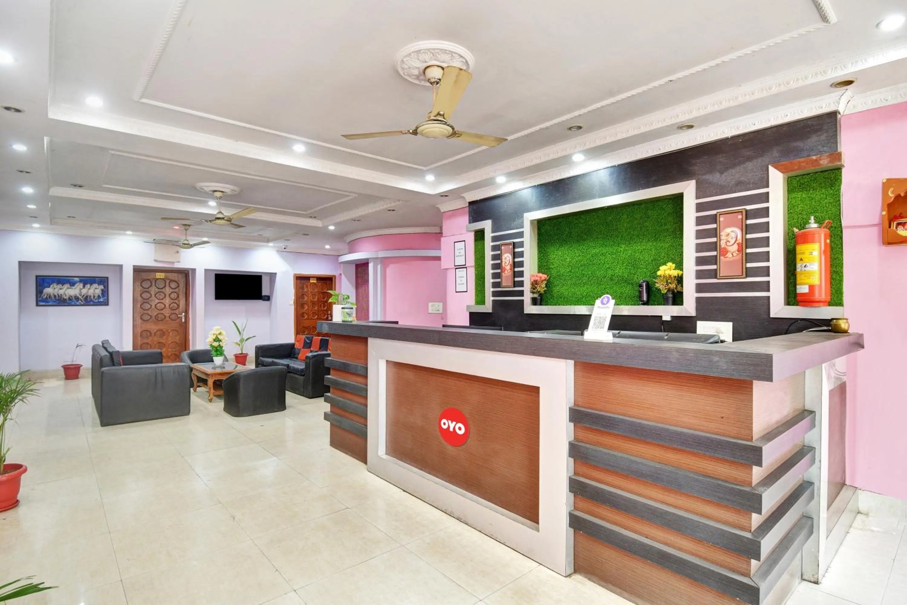 Lobby or reception in Hotel O Hi Days Inn