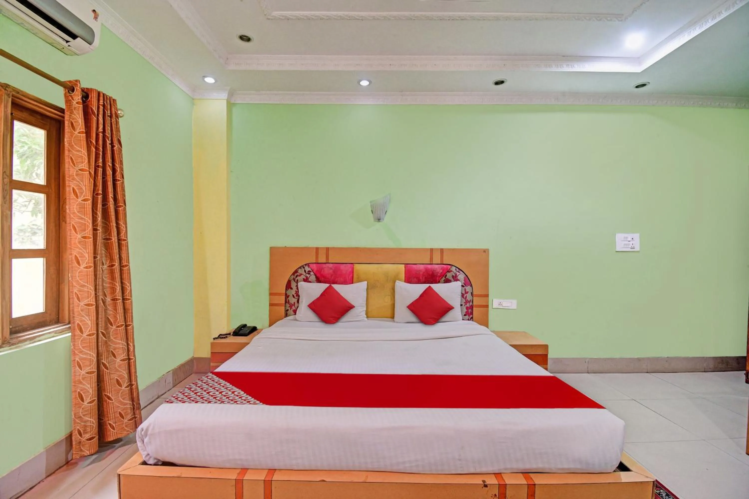 Facade/entrance in Hotel O Hi Days Inn