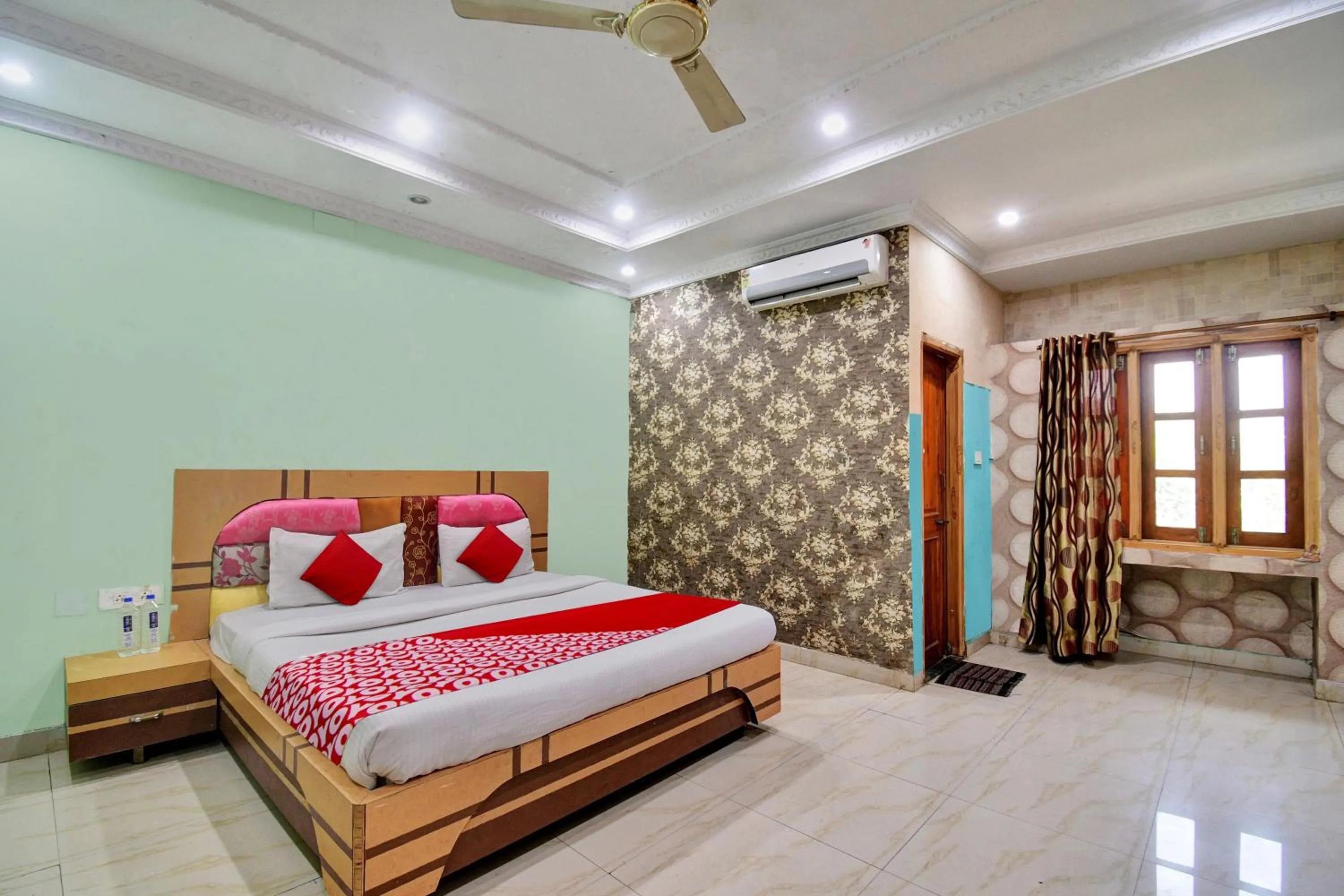 Bedroom in Hotel O Hi Days Inn