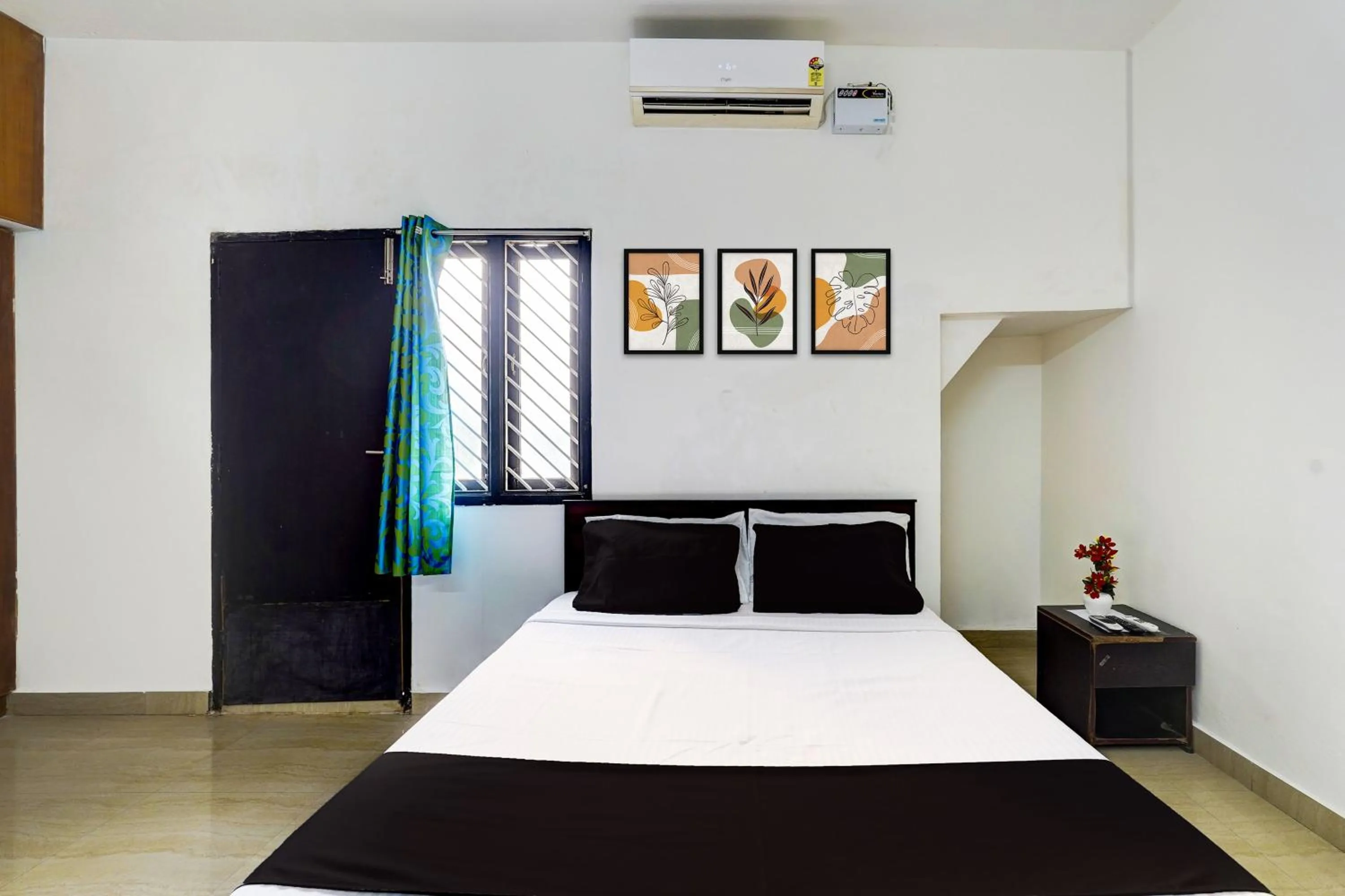 Bedroom, Bed in Super Hotel O Thalambur Chennai