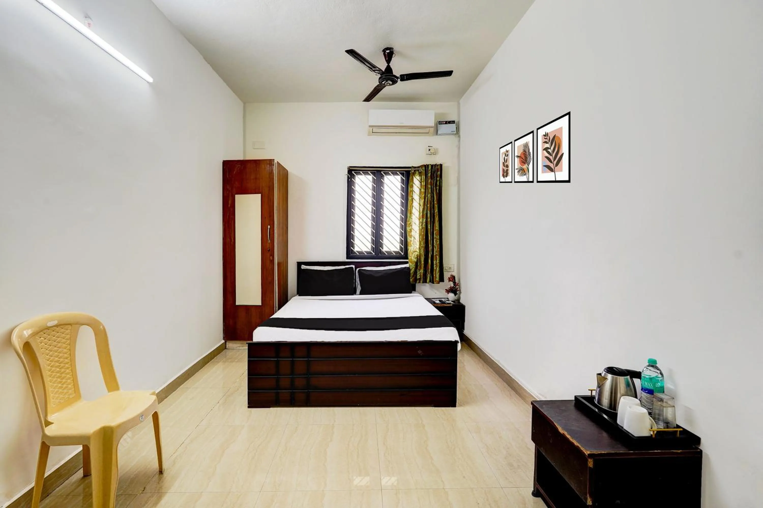 Bedroom, Bed in Super Hotel O Thalambur Chennai