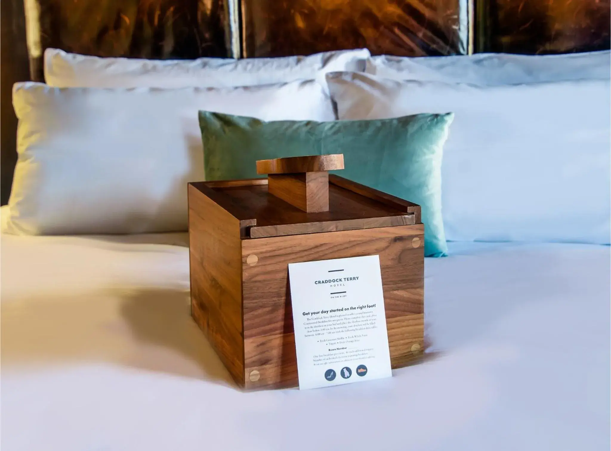 Standard King Room in Craddock Terry Hotel, Lynchburg, a Tribute Portfolio Hotel Standard King Room in Craddock Terry Hotel, Lynchburg, a Tribute Portfolio Hotel