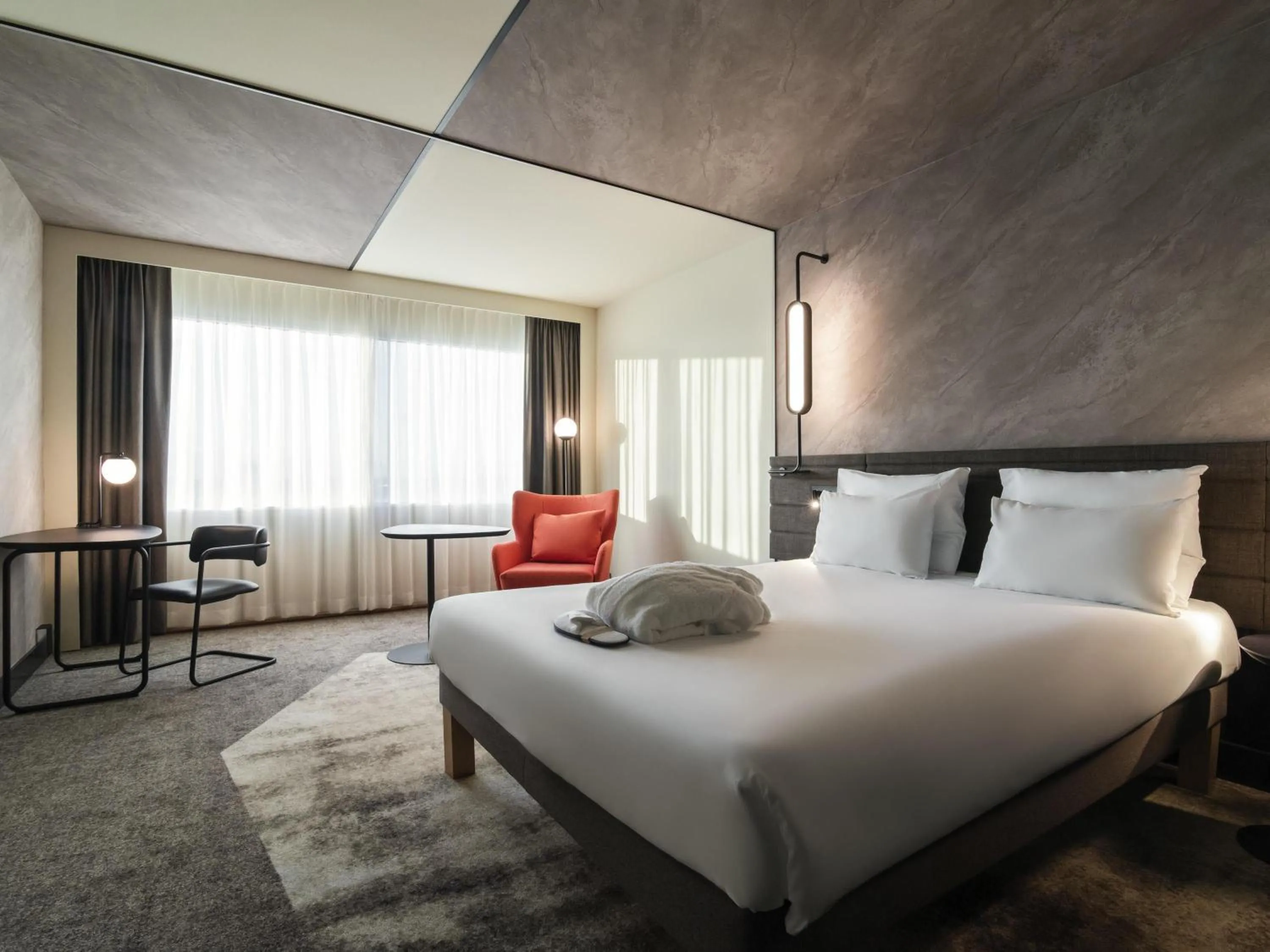 Bedroom, Bed in Novotel Rotterdam Brainpark