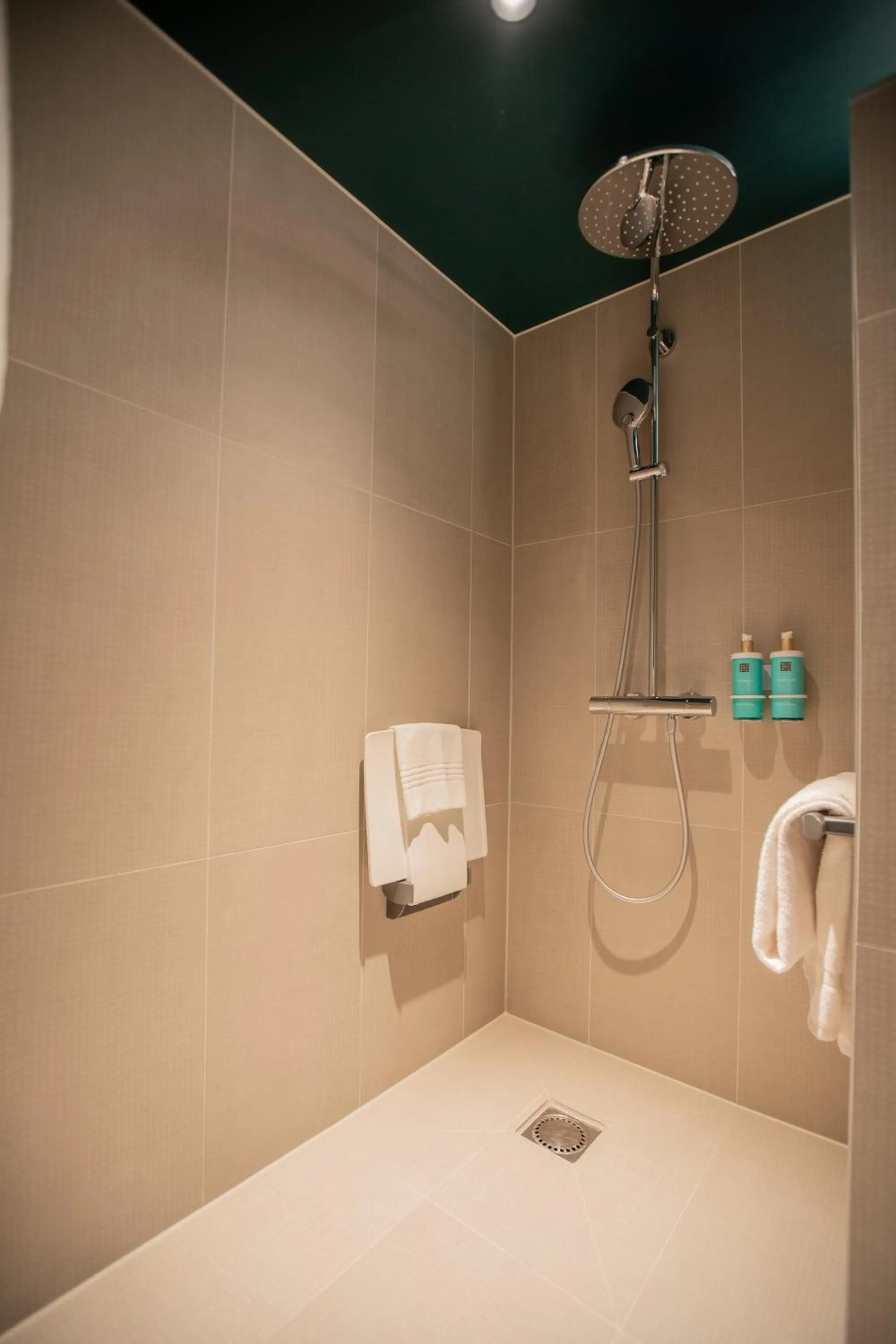 Bathroom in Novotel Rotterdam Brainpark