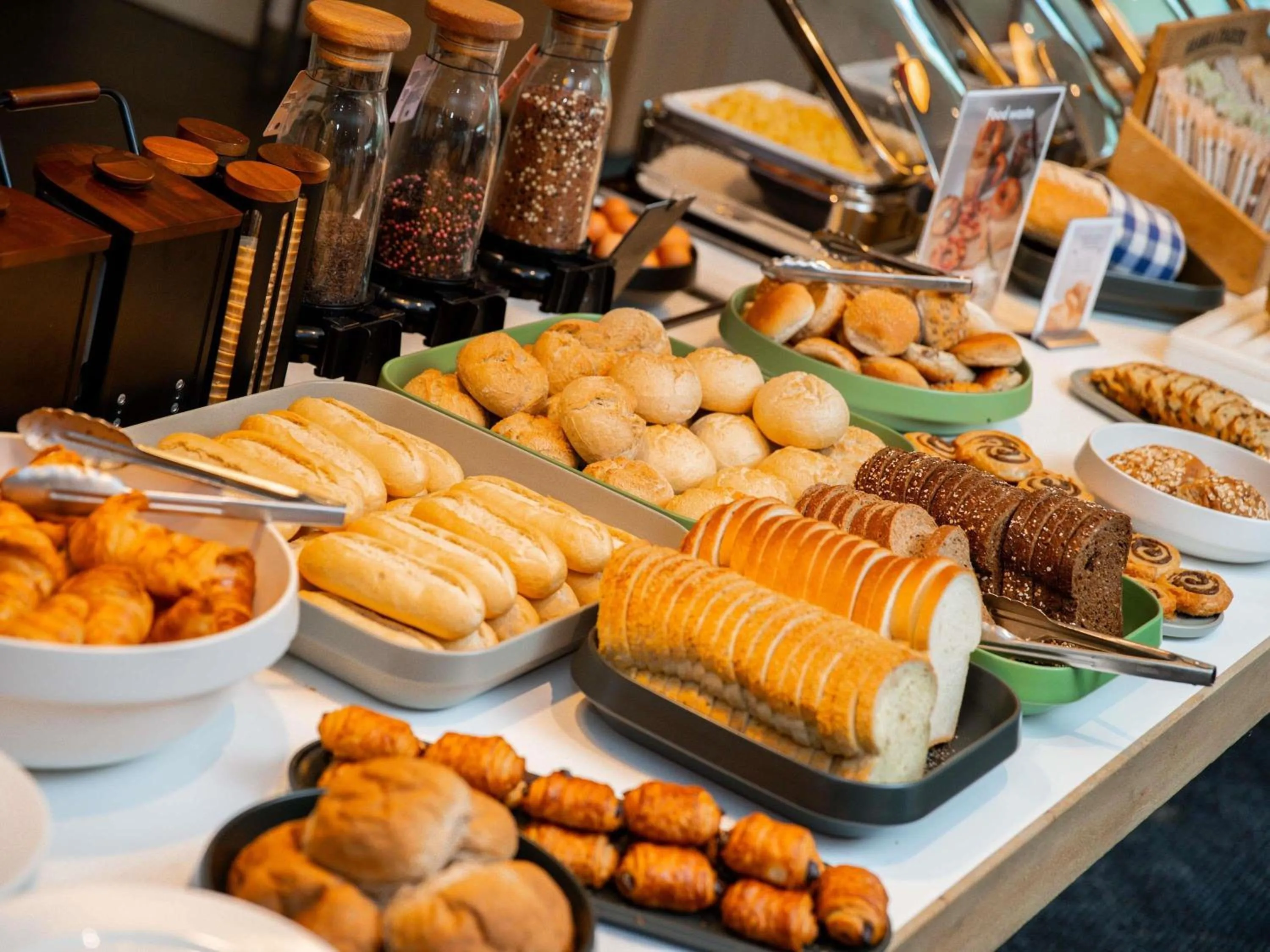 Restaurant/places to eat in Novotel Rotterdam Brainpark